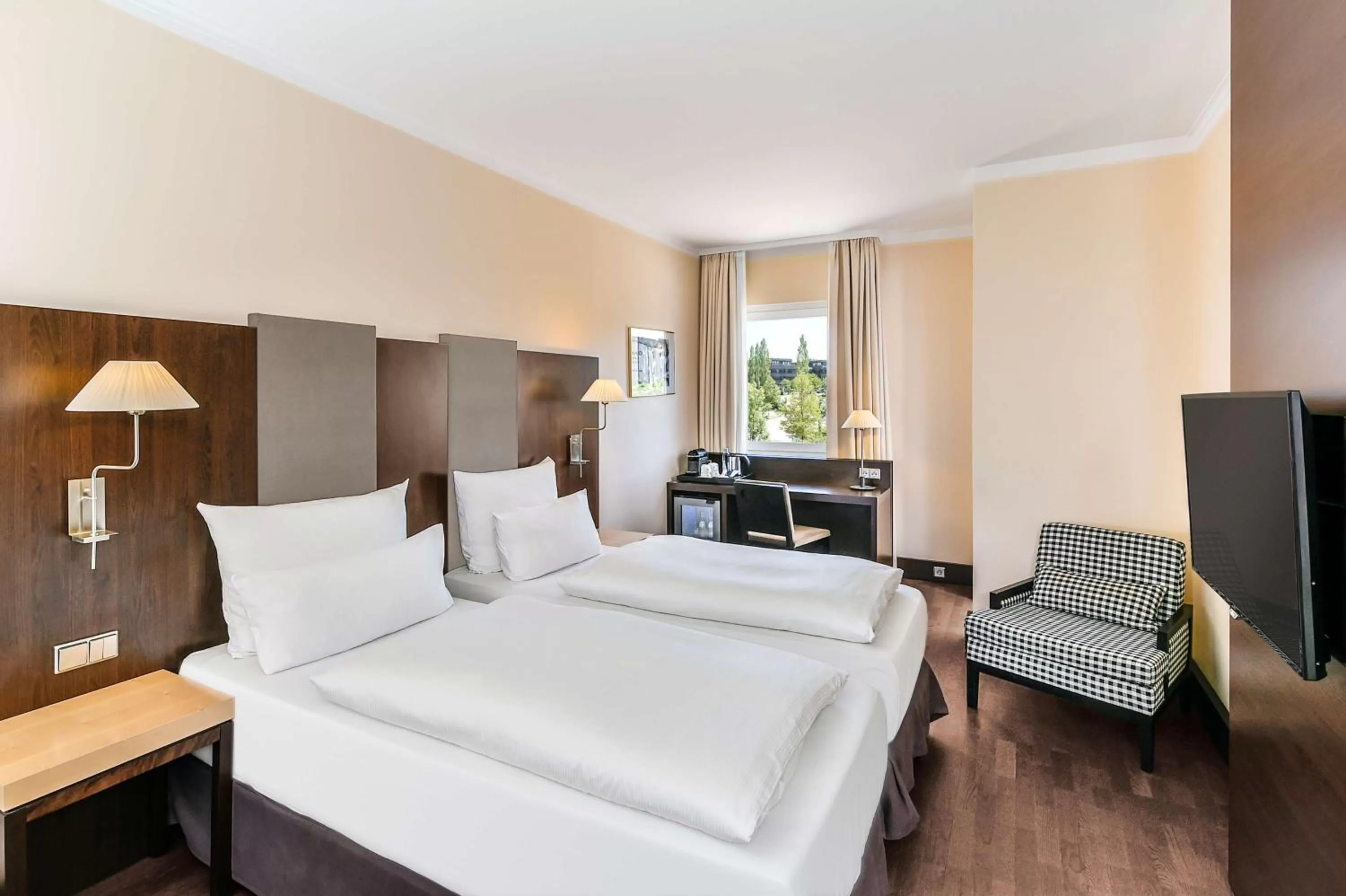 Photo of the whole room in NH München City Süd