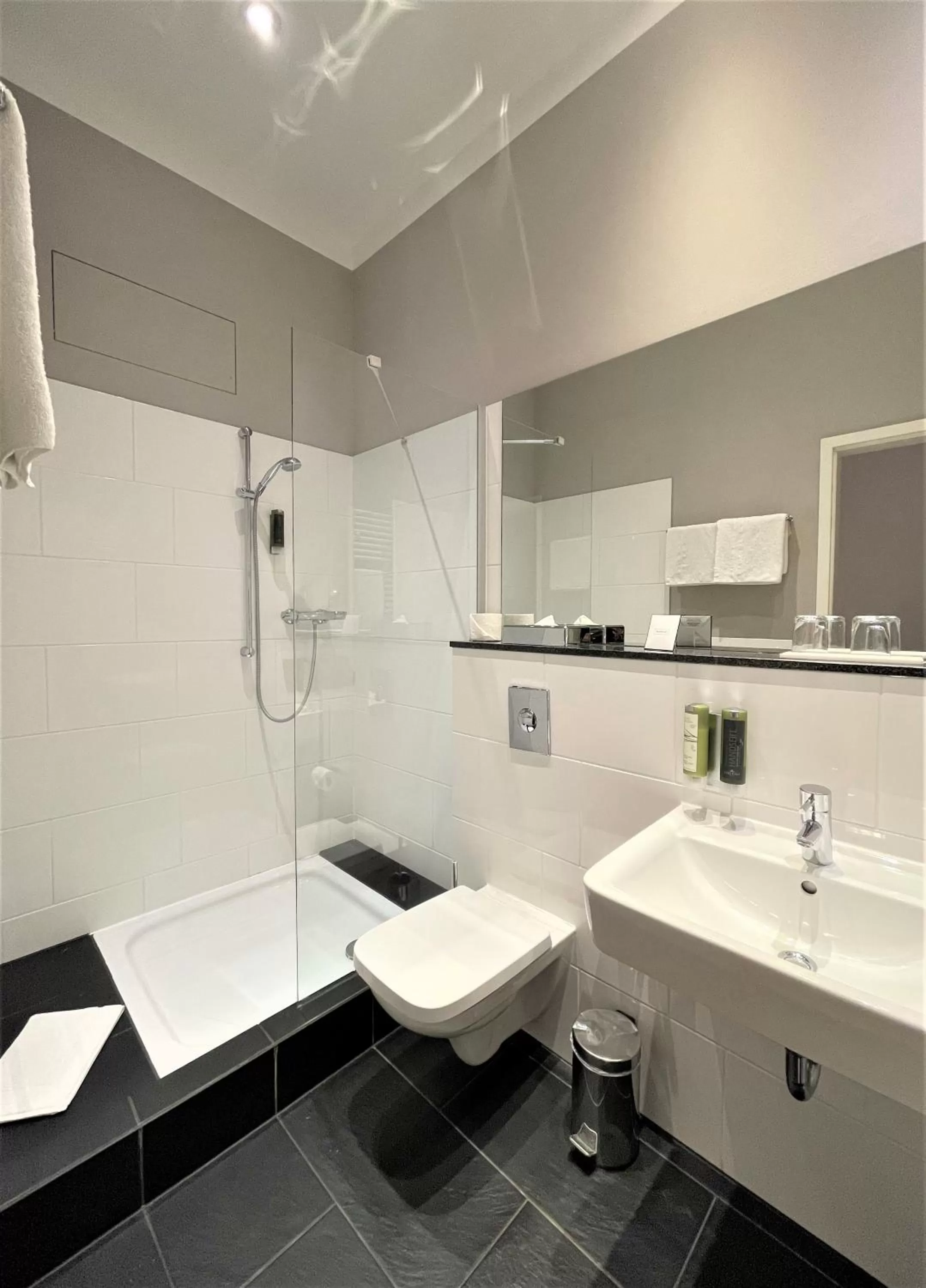 Shower in Batschari Palais Baden-Baden