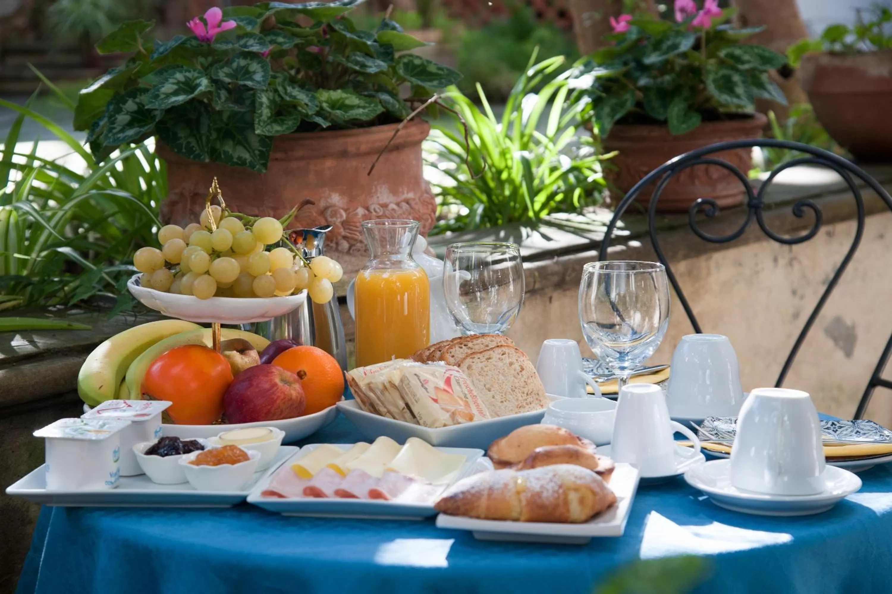 Patio in Palazzo Bernardini Suites