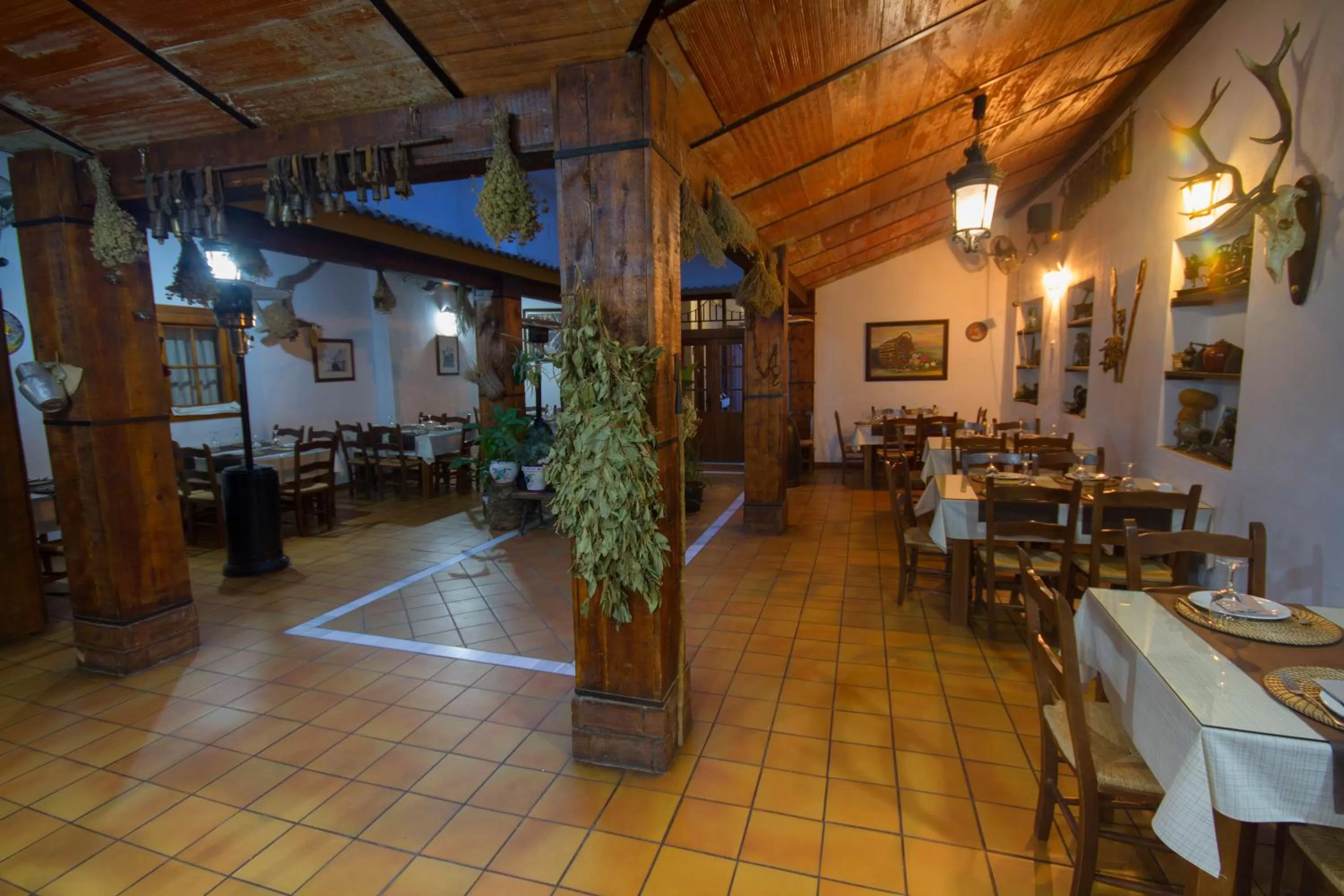 Restaurant/Places to Eat in Hotel El Tabanco