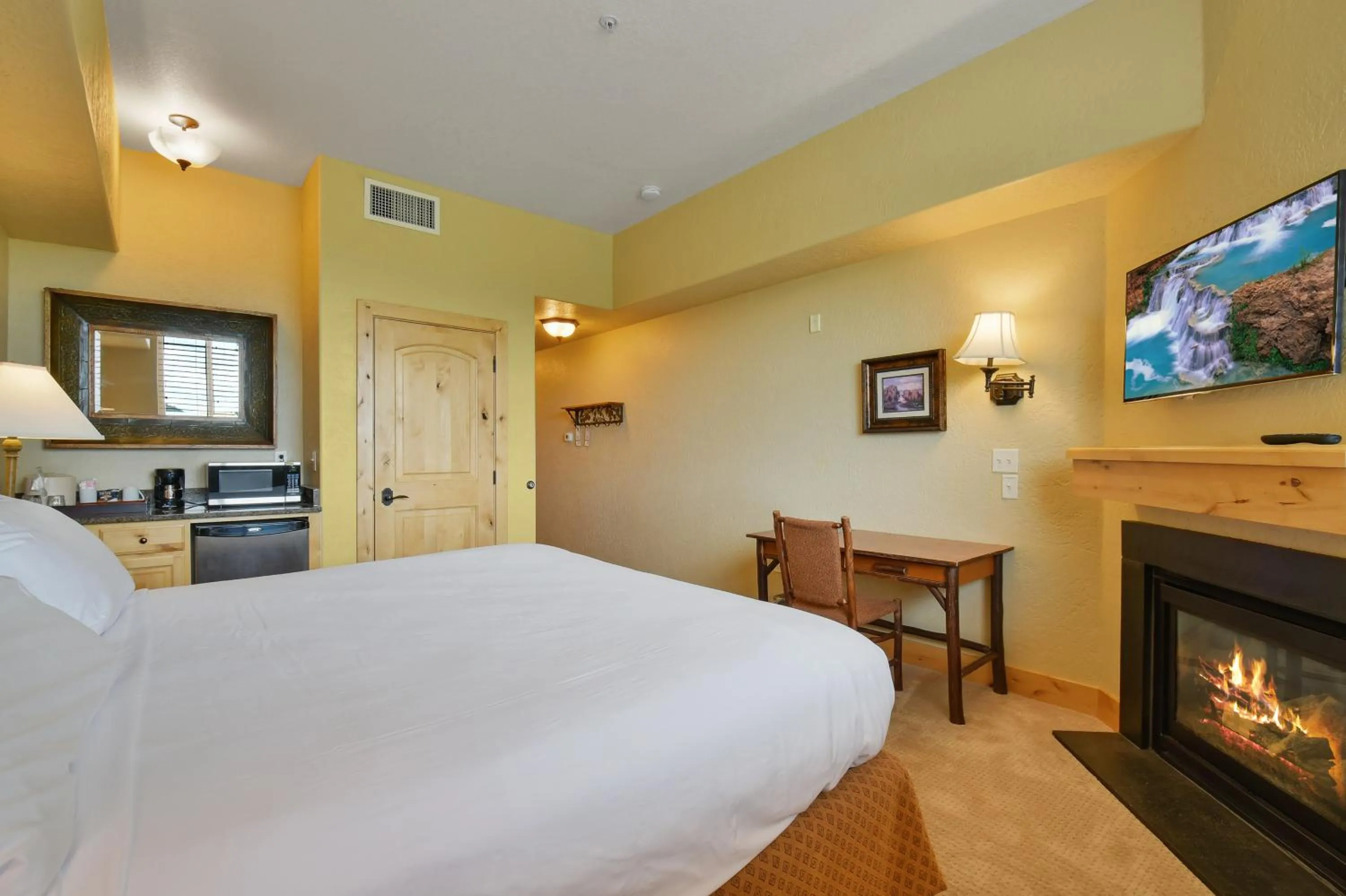 Bed in Silverado Lodge, Park City - Canyons Village by Vail Resorts