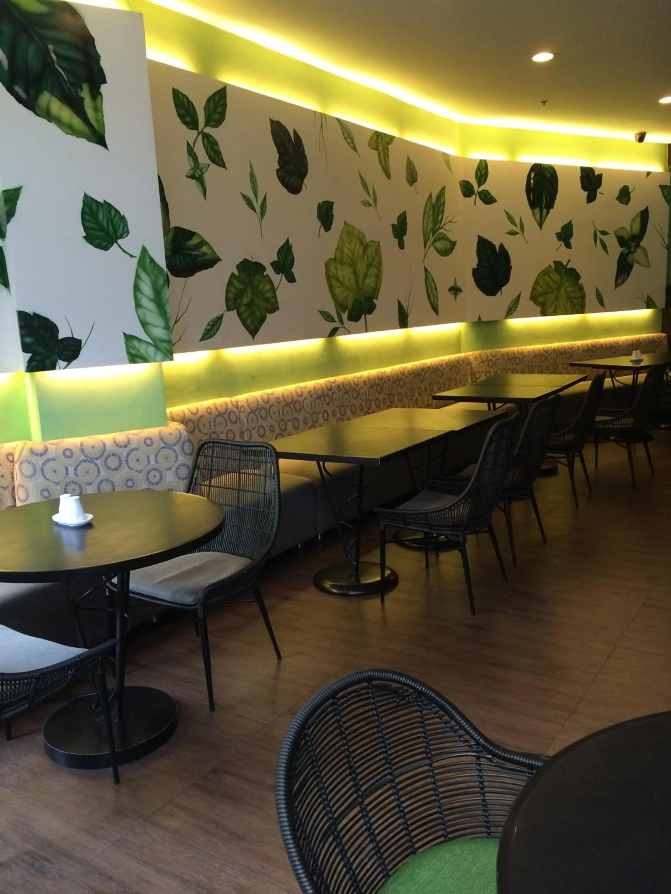 Restaurant/places to eat in El Cielito Inn - Sta. Rosa