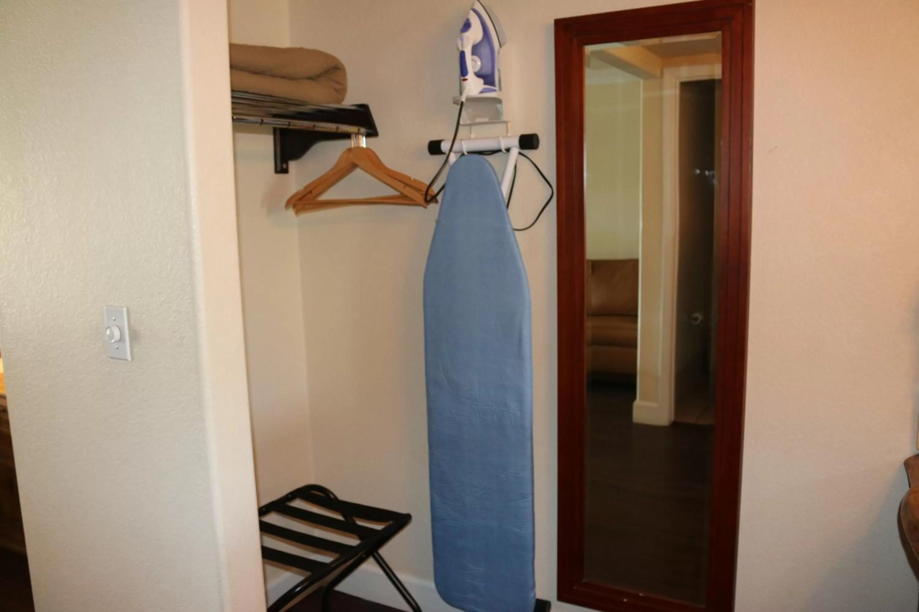 wardrobe in Historian Inn