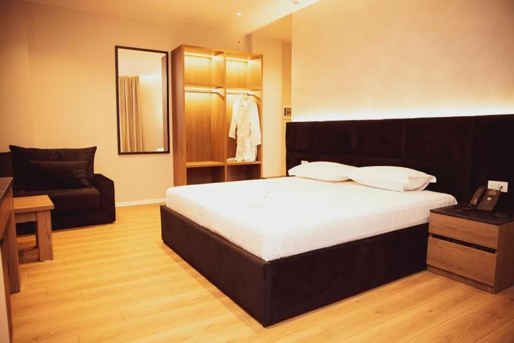 Bedroom, Bed in Hotel Continental