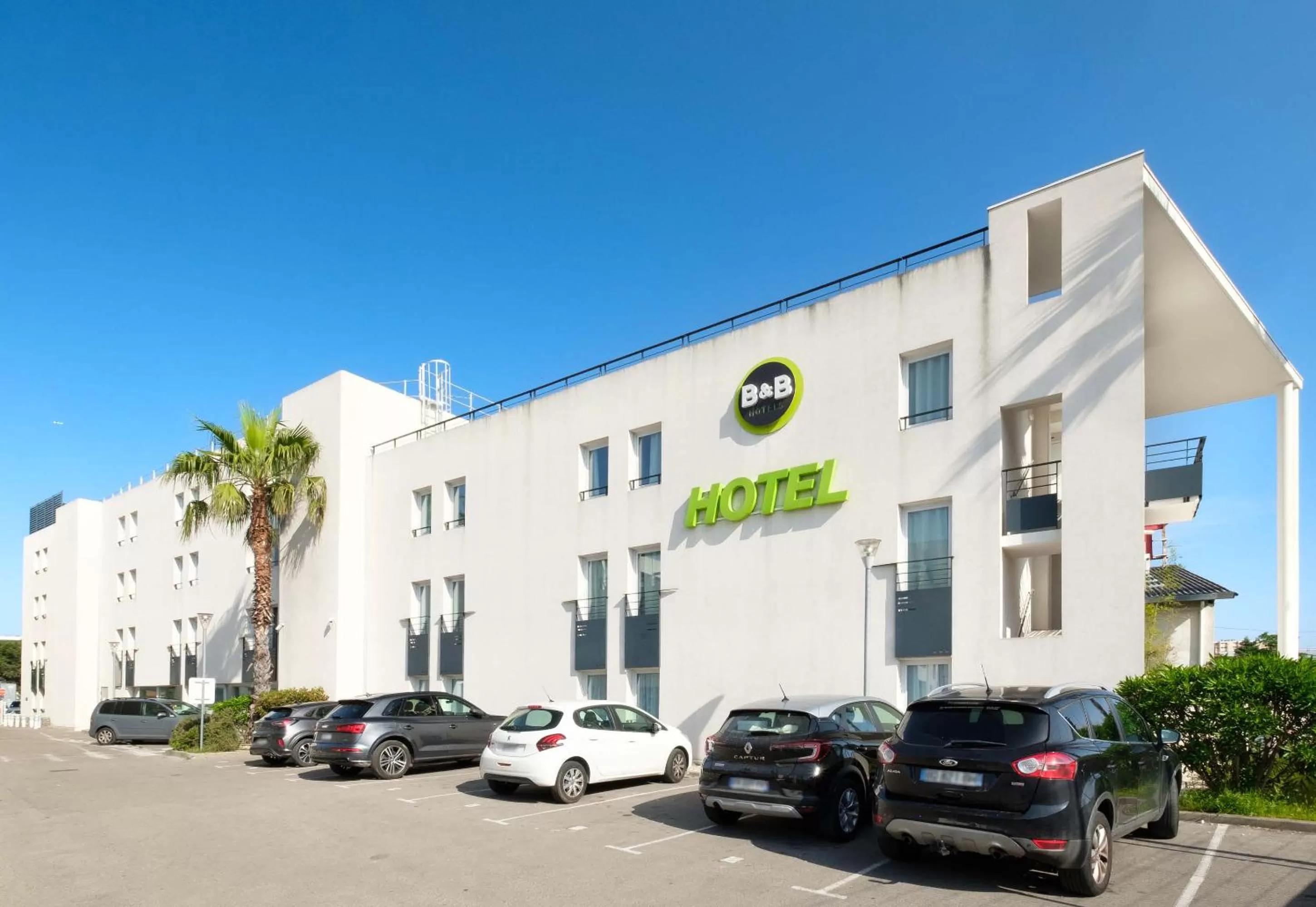 Property building in B&B HOTEL Cannes La Bocca Plage