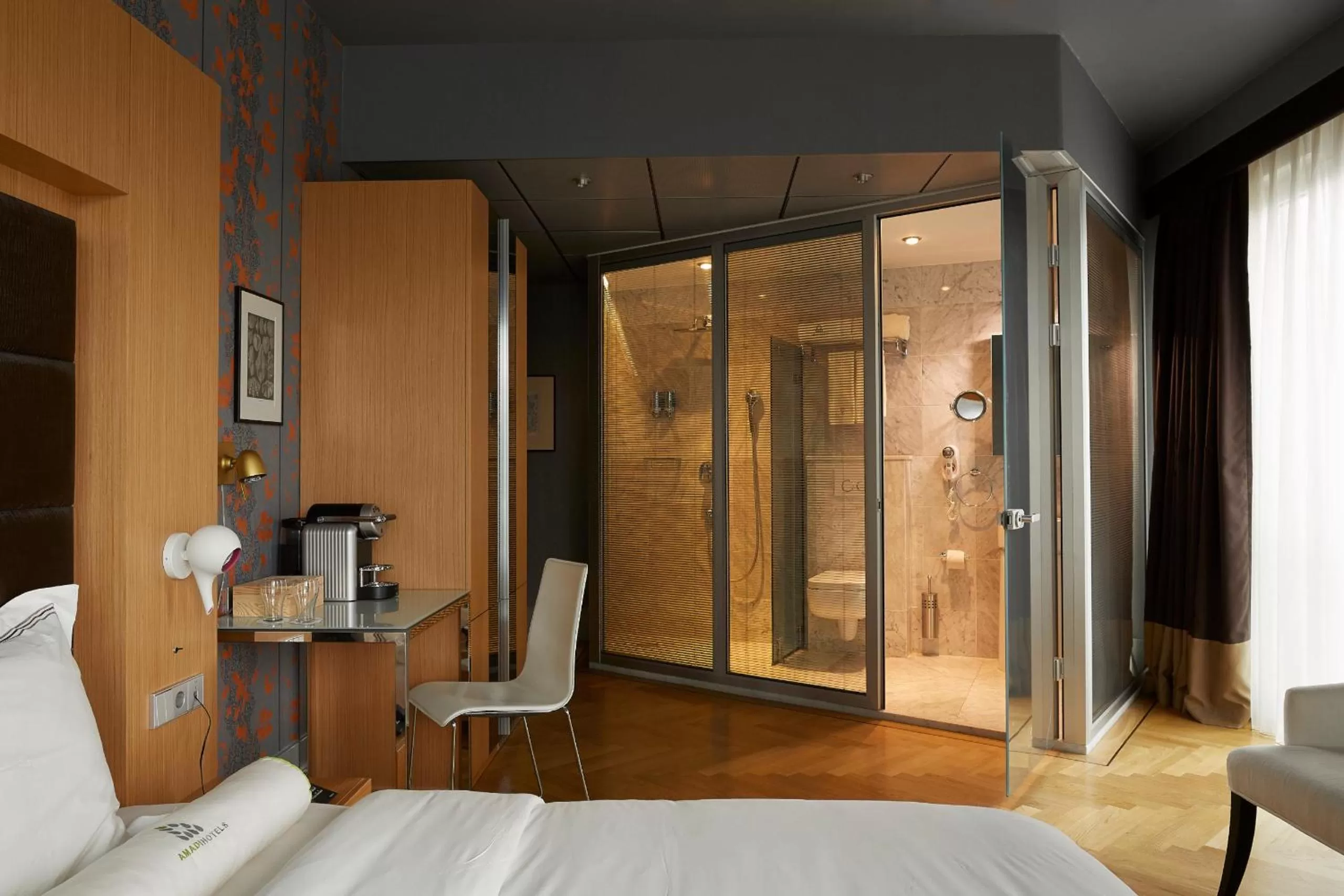 Bathroom, Bed in Amadi Park Hotel