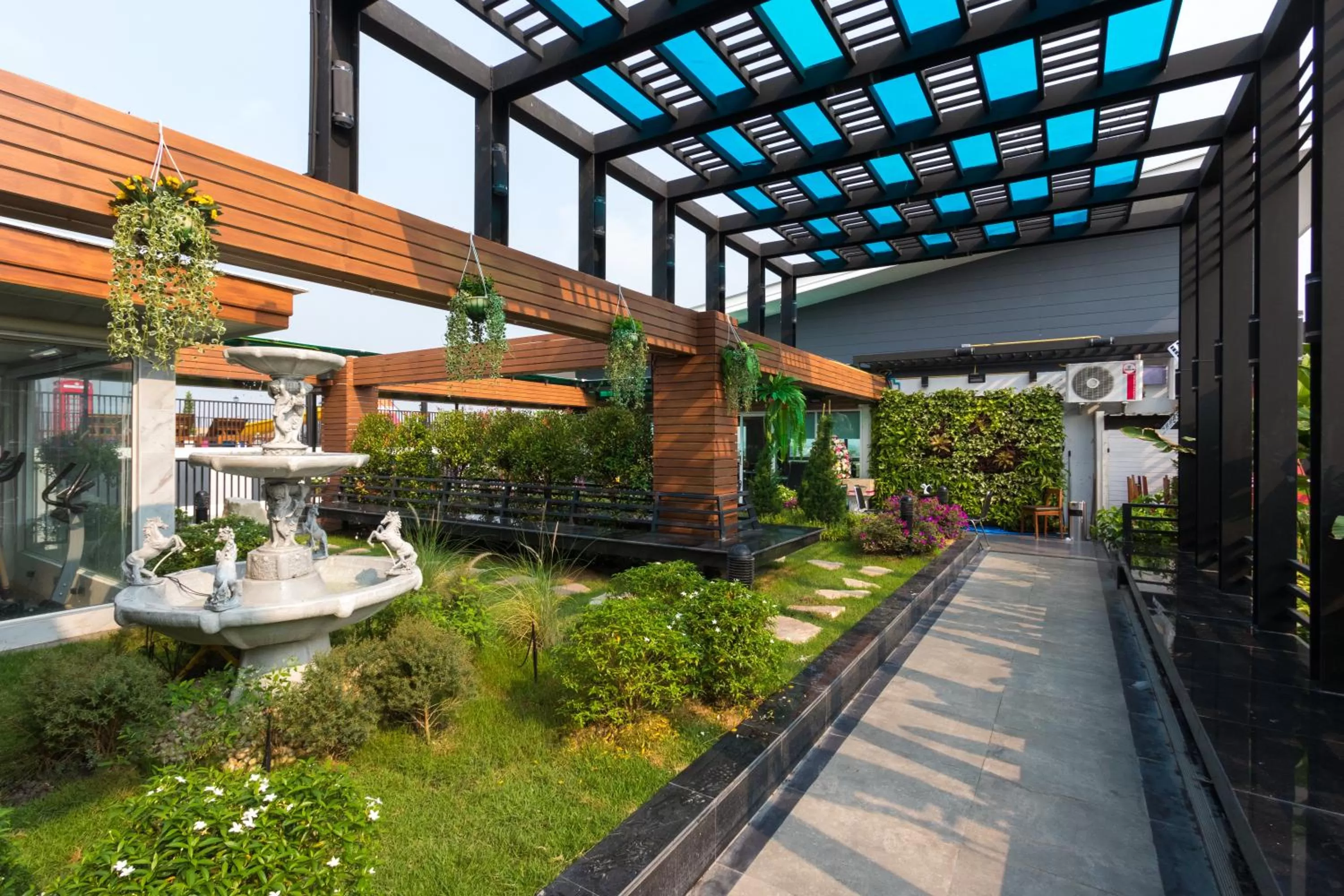 Property building in B-your home Hotel Don Mueang Airport Bangkok 如你家酒店