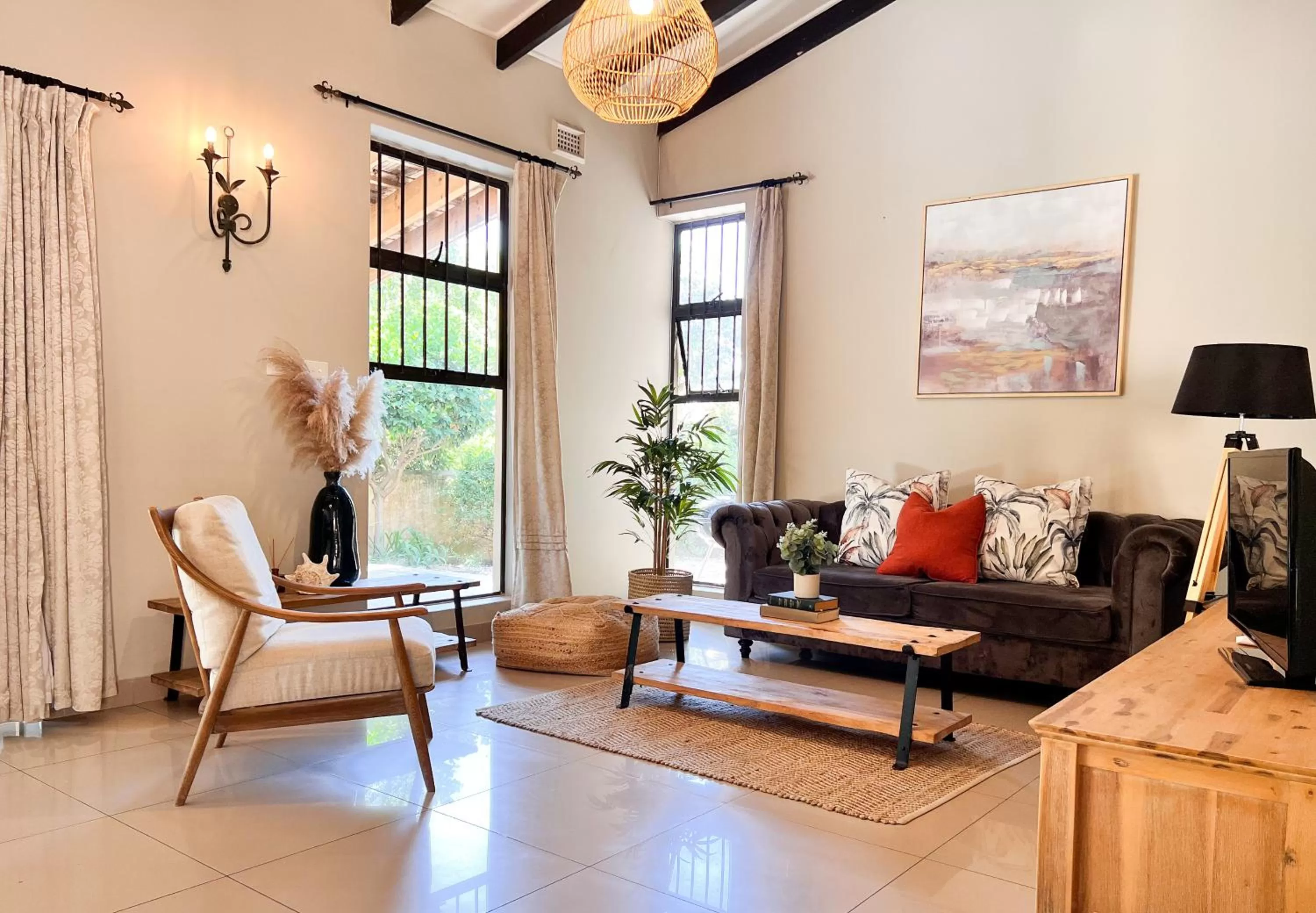 Communal lounge/ TV room in Petite Provence B&B