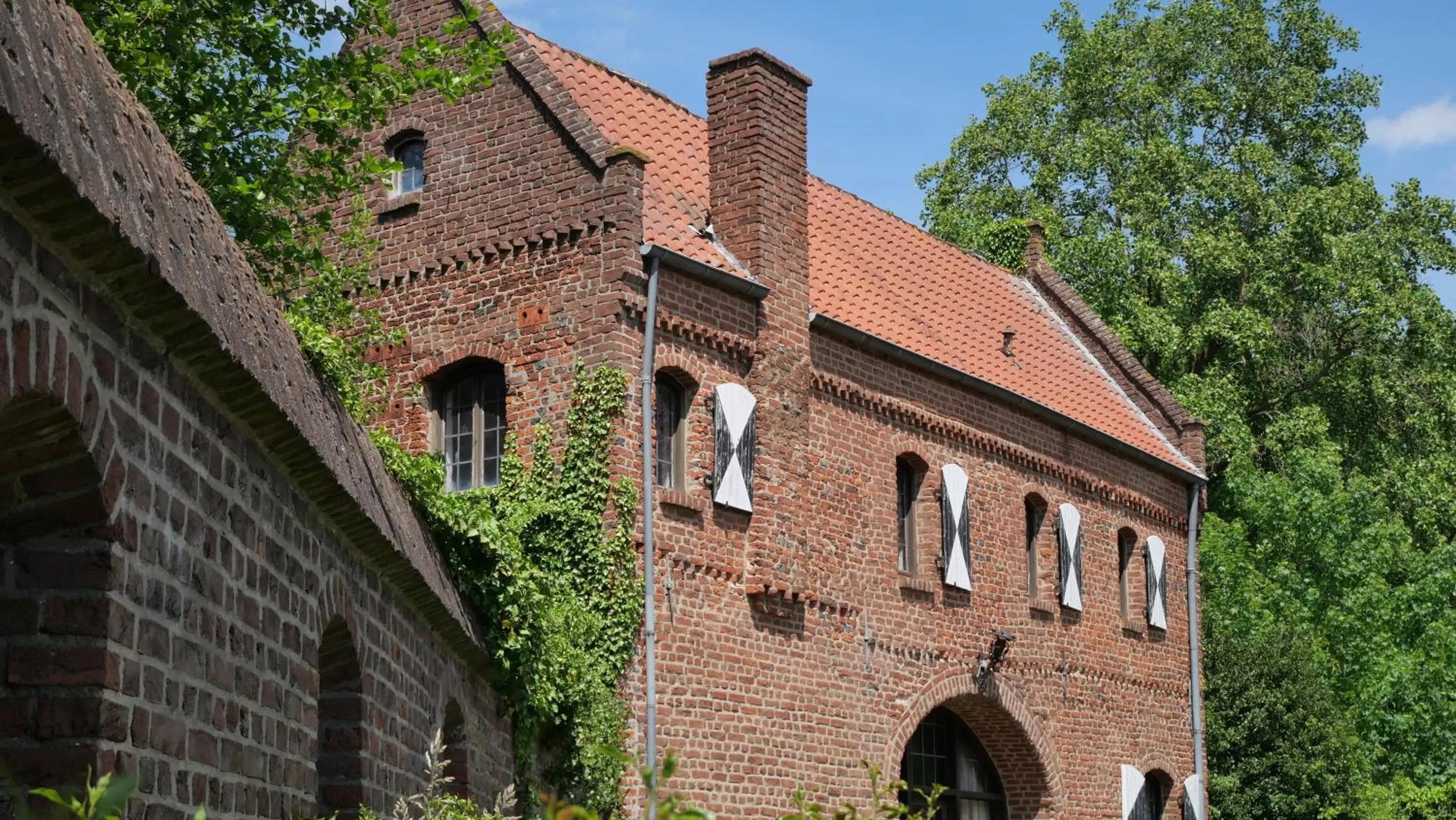 Property building in Hotel Schloss Diepenbrock