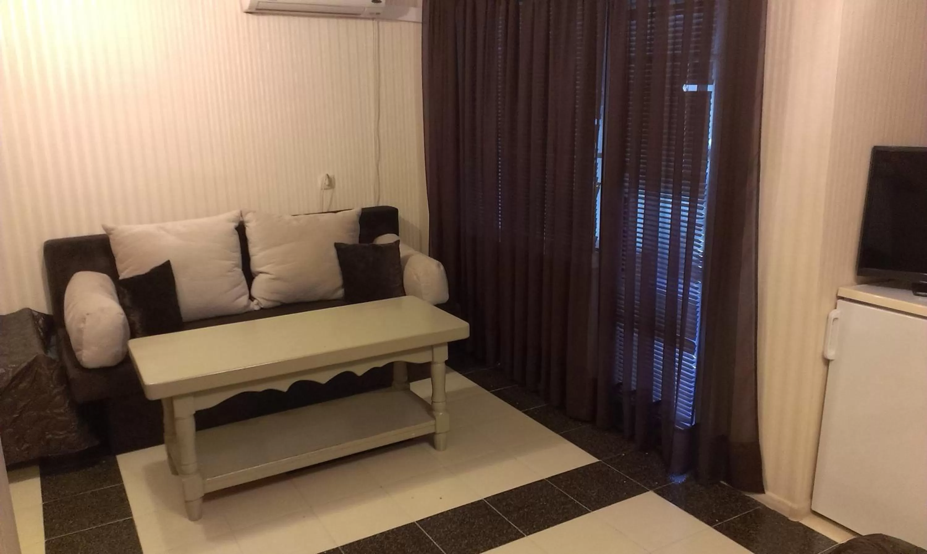 TV and multimedia, Seating Area in Family Hotel Kartala