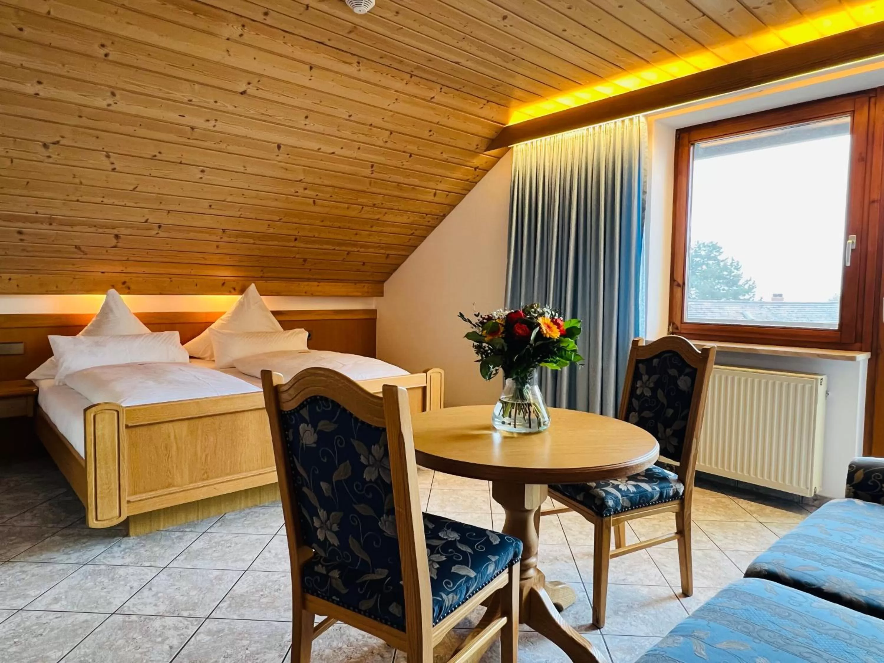 Photo of the whole room in Hotel Haus Seehang