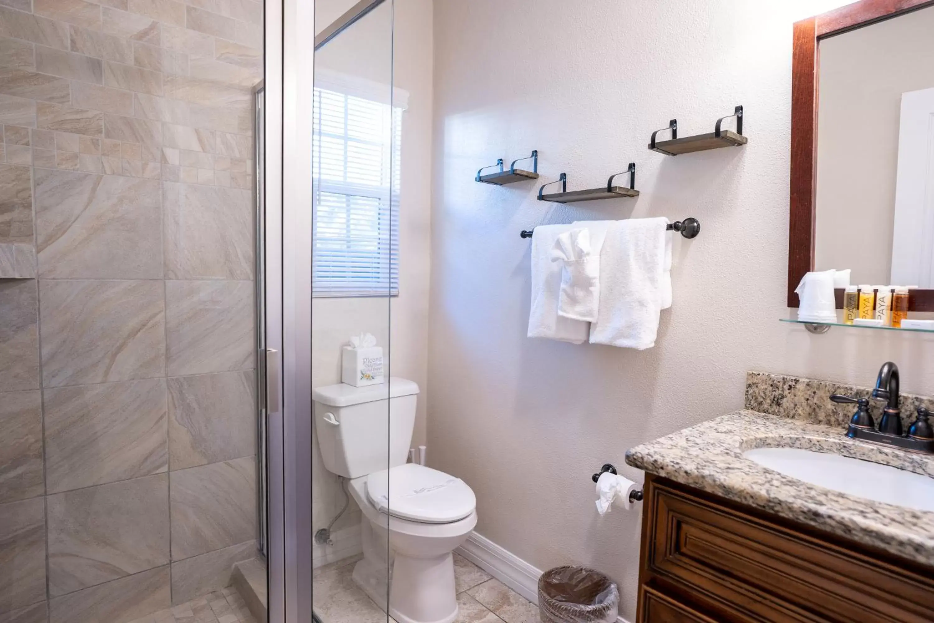 Deluxe Suite Unit 107 in The Capri at Siesta Deluxe Suite Unit 107 in The Capri at Siesta