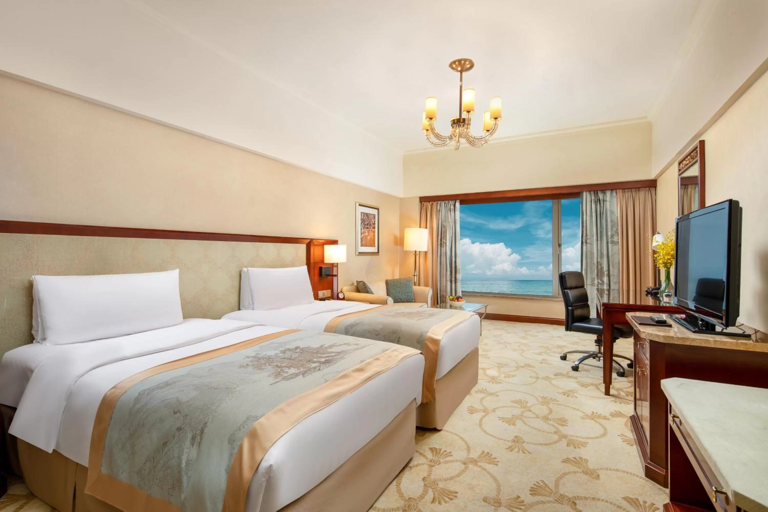 Photo of the whole room, Bed in Shangri-La Beihai