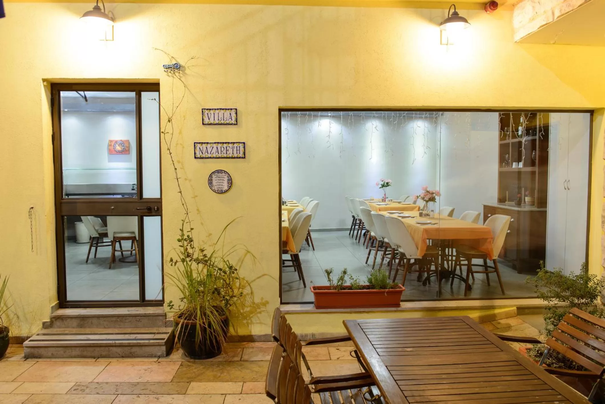 Restaurant/places to eat in Villa Nazareth B&B