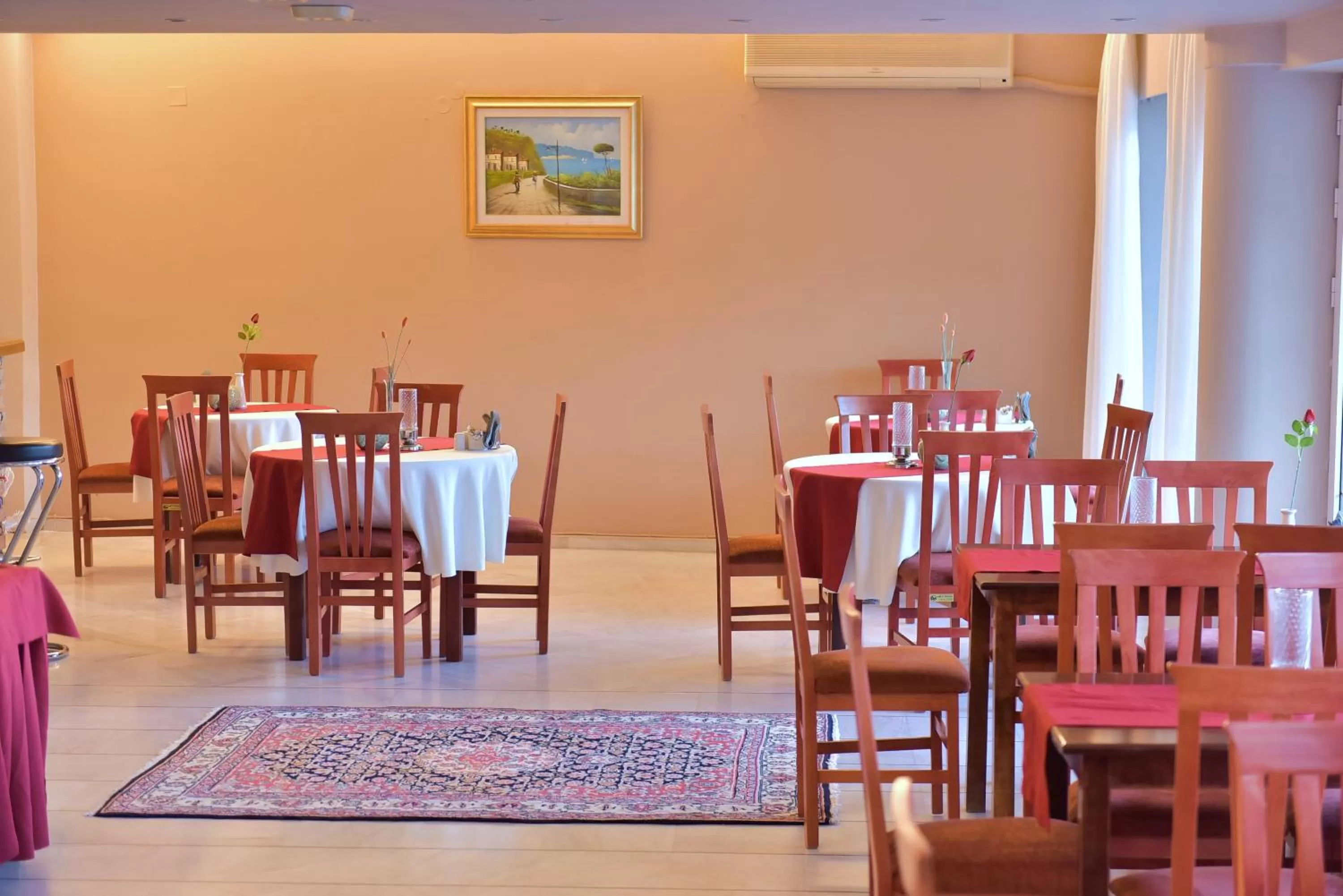 Restaurant/places to eat in Oscar Hotel