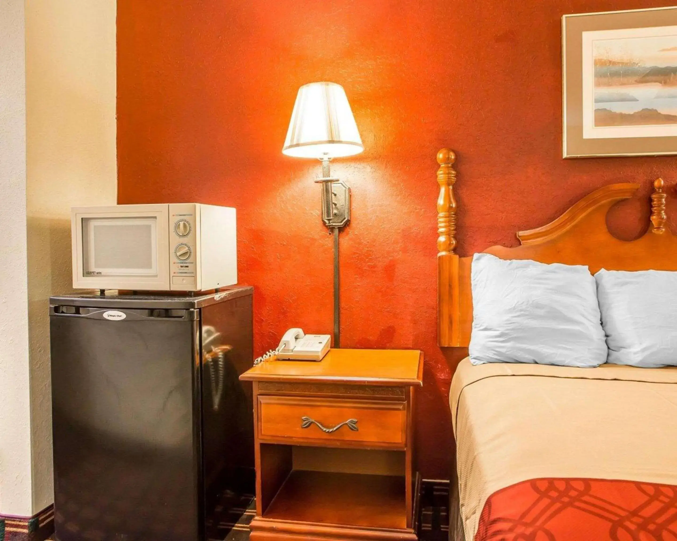 Queen Room - Smoking in Rodeway Inn Montpelier Queen Room - Smoking in Rodeway Inn Montpelier