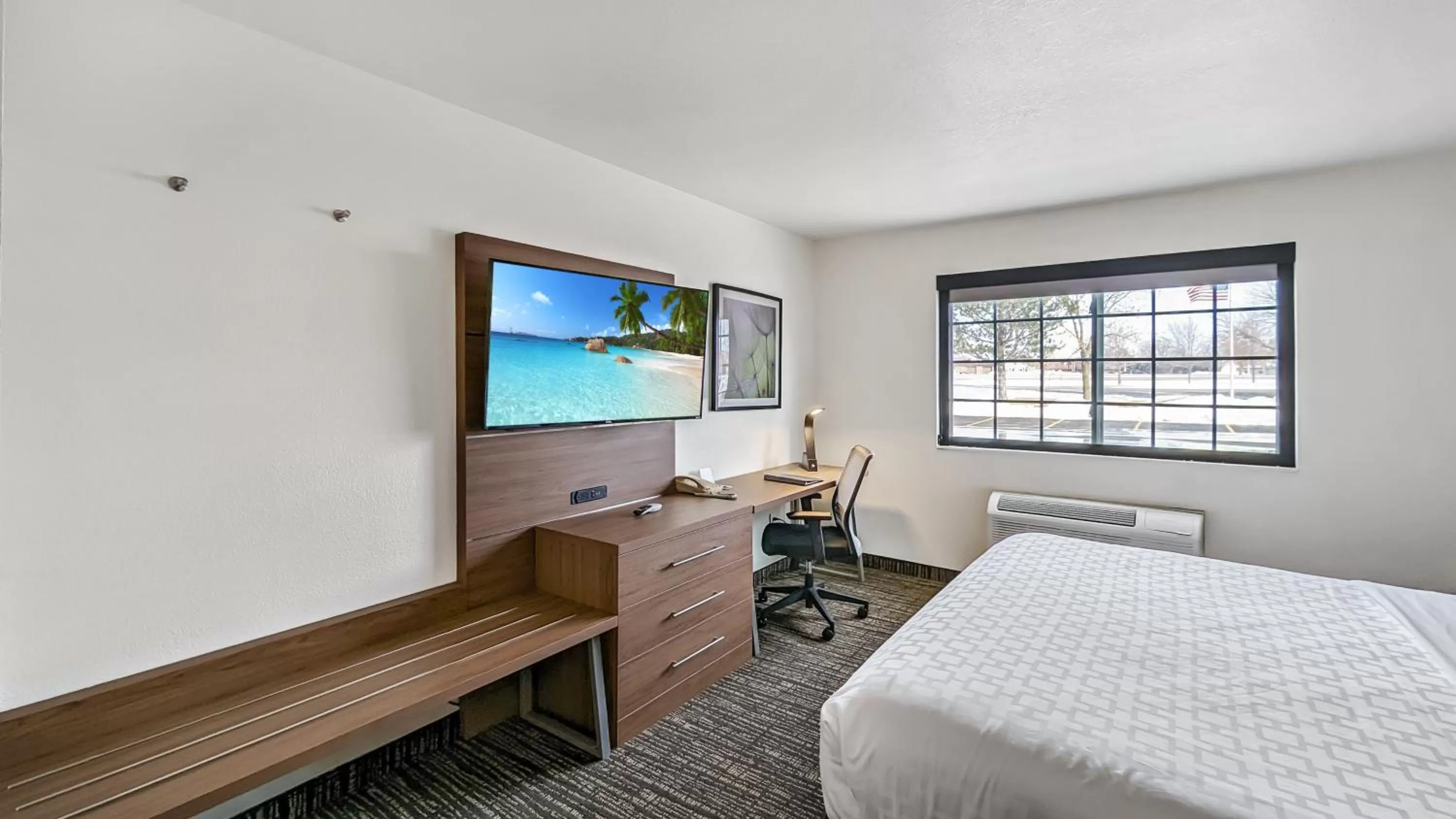 Bed in Estherville Hotel & Suites