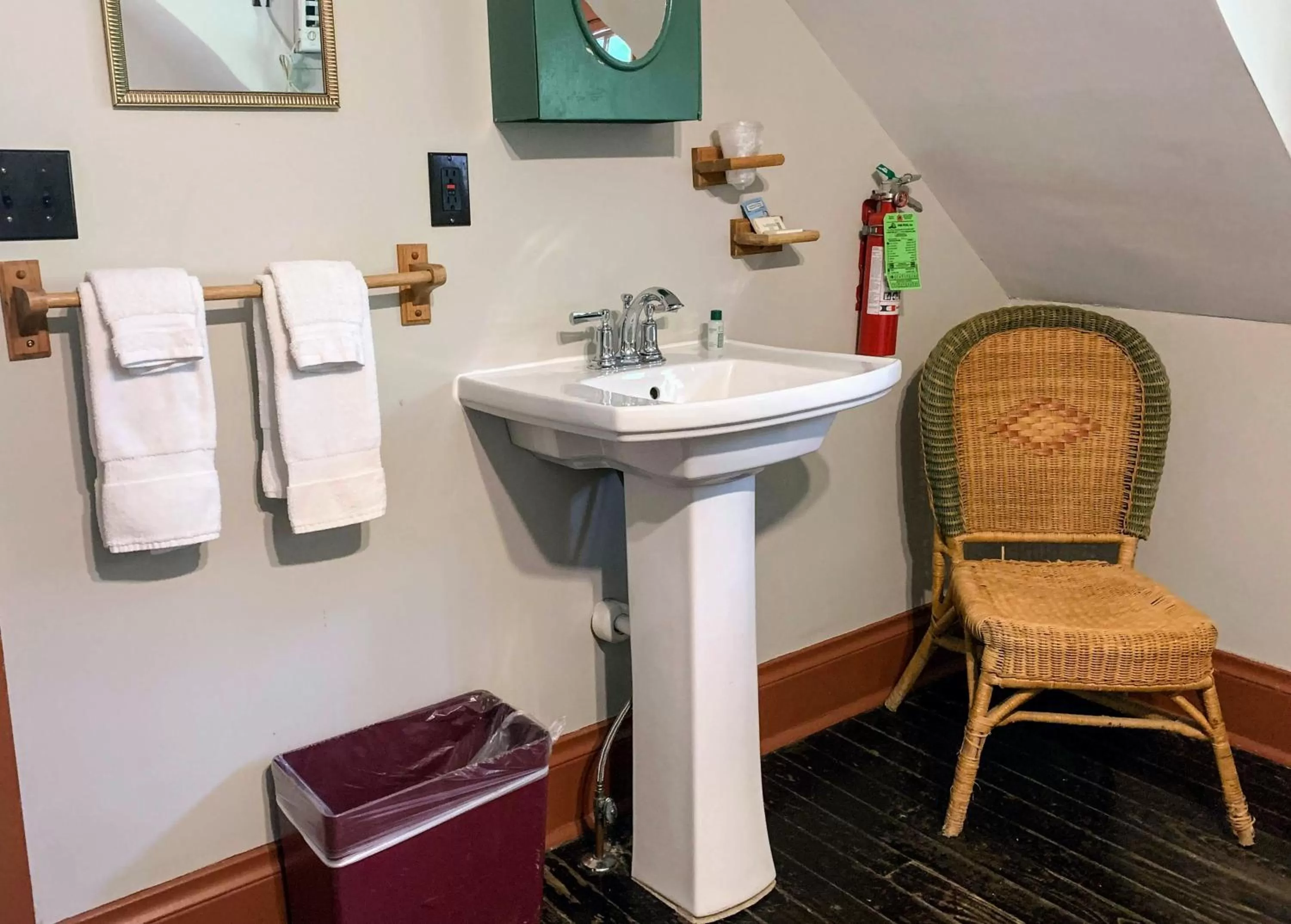 Bathroom in Lakeside Inn