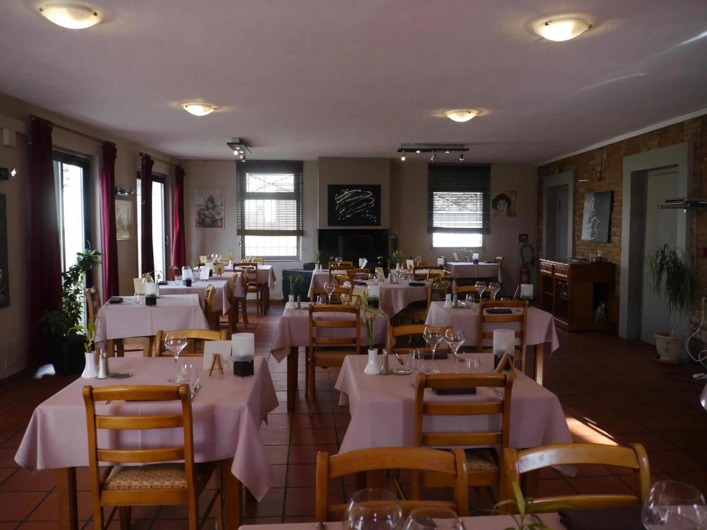 Restaurant/places to eat in Hôtel Le Barry, Toulouse Nord