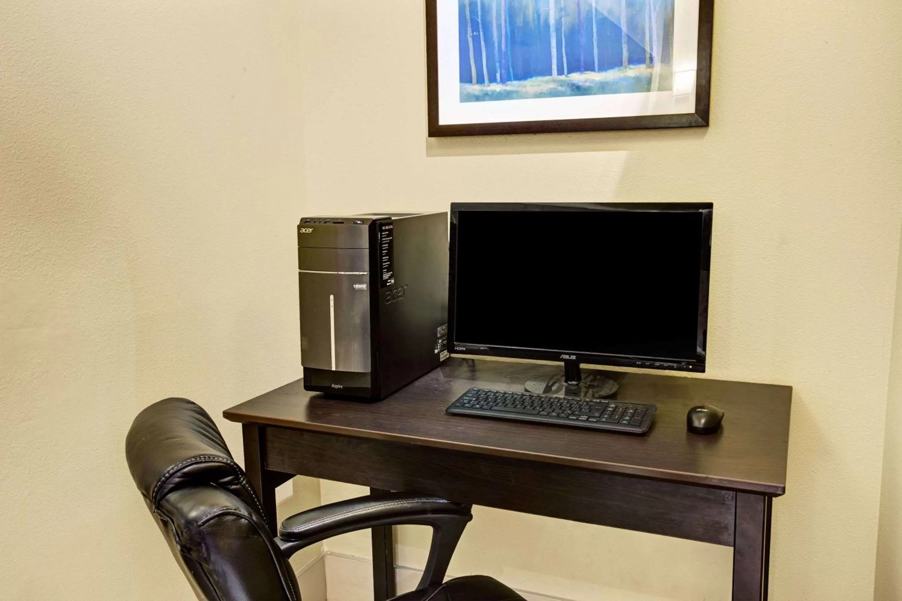 On site in Super 8 by Wyndham Lachenaie/Terrebonne