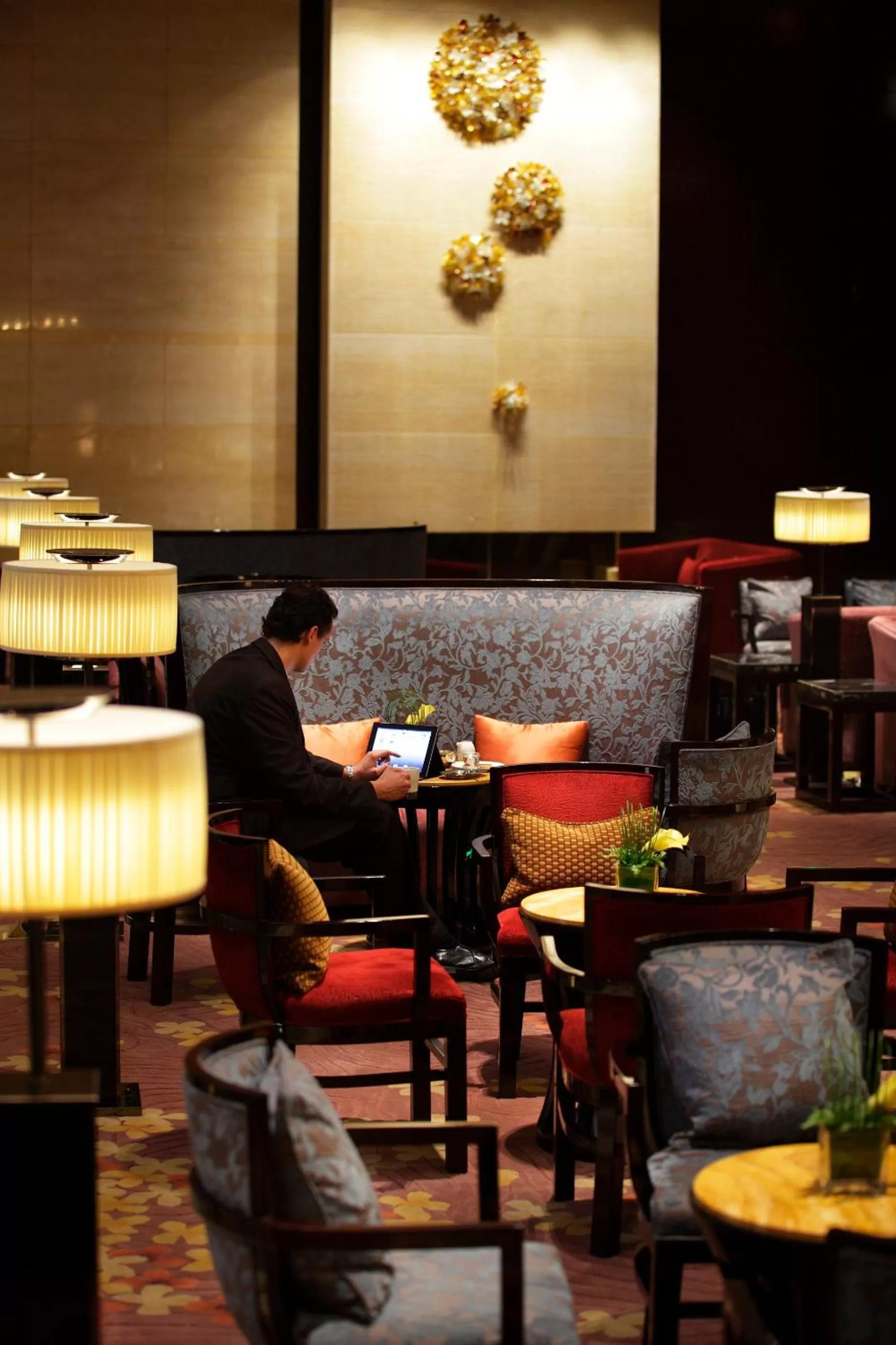 Lounge or bar in Crowne Plaza Chengdu Panda Garden by IHG