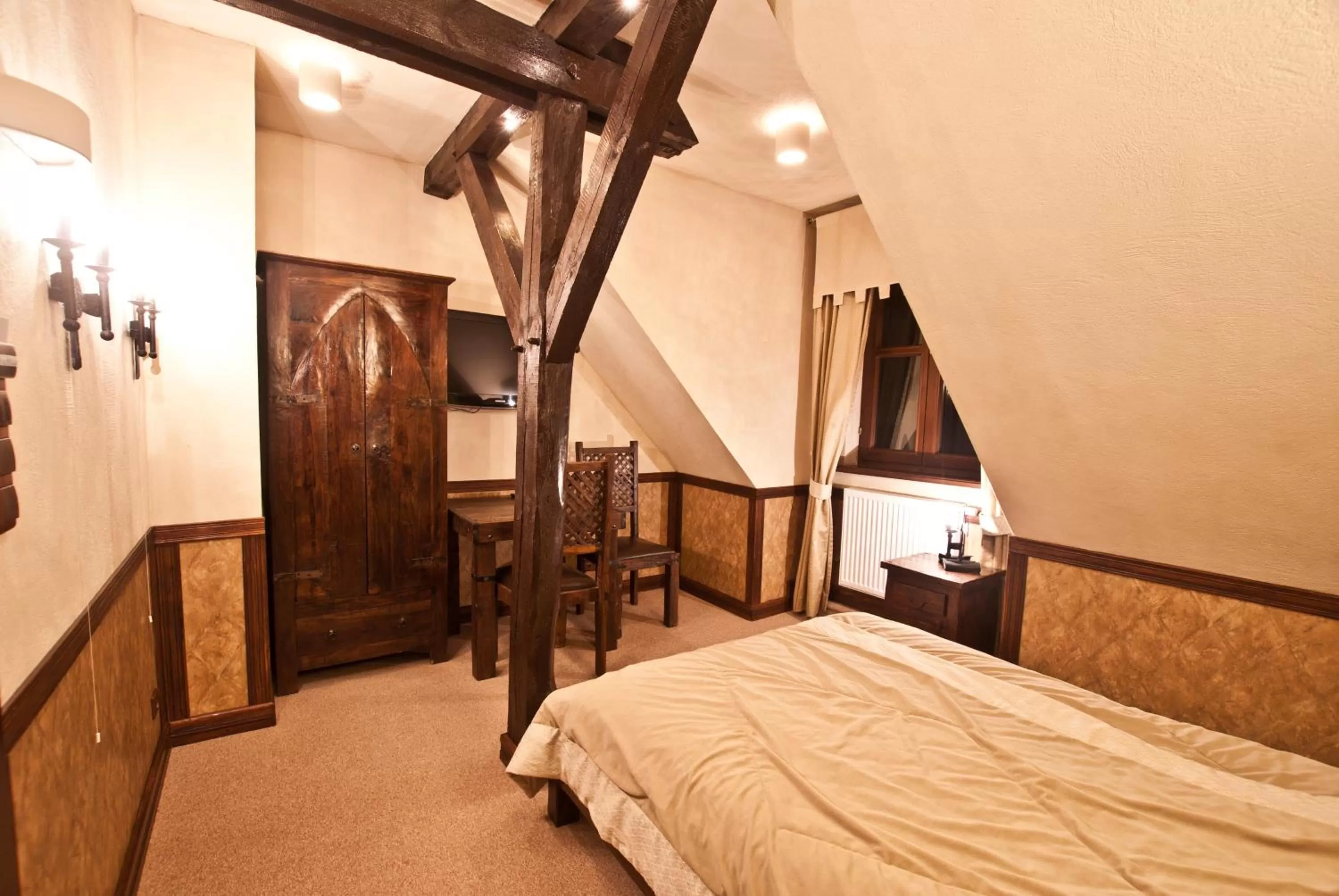 Bed in Zamek Uniejów