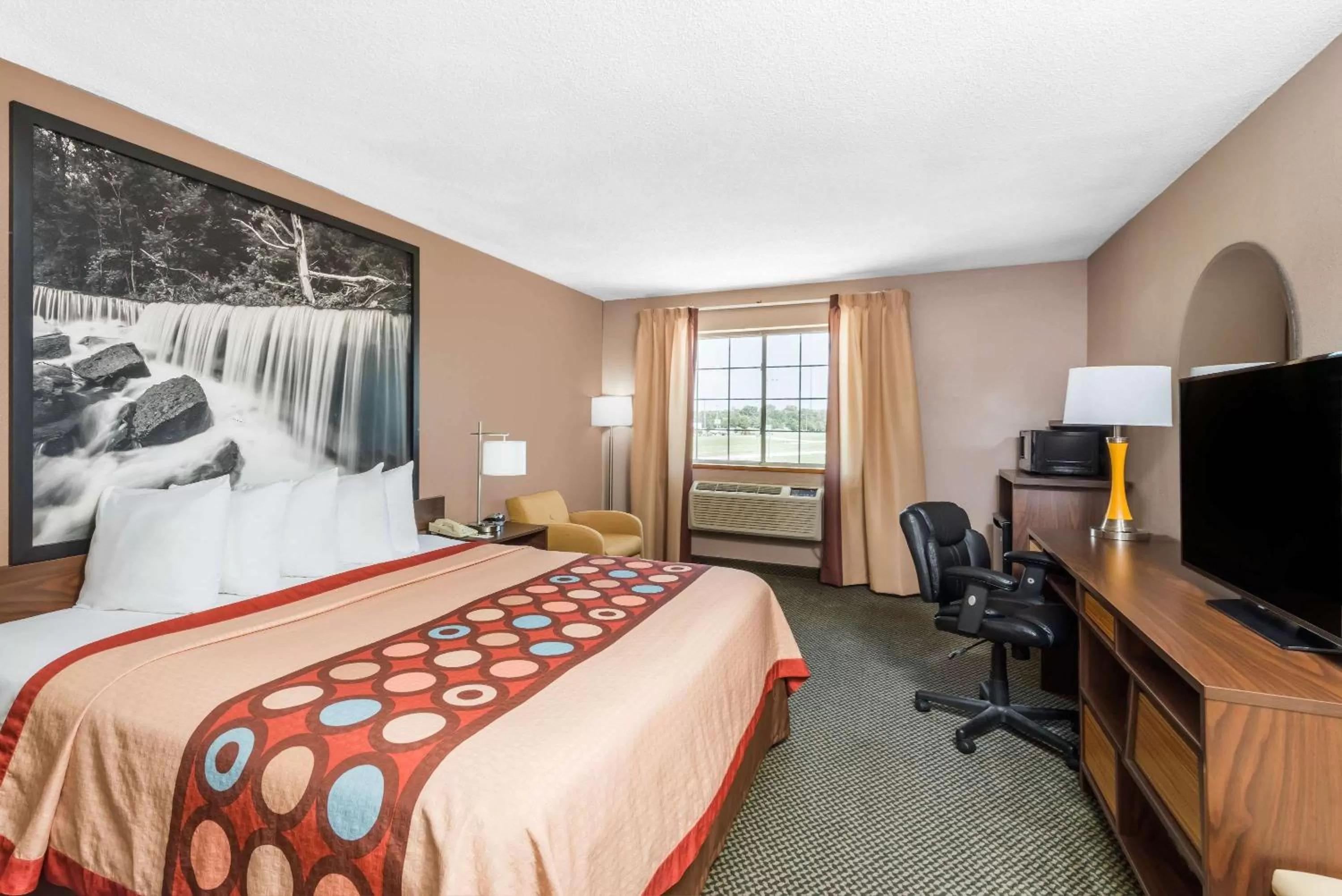 Photo of the whole room, Bed in Super 8 by Wyndham Winfield-Quail Ridge Area