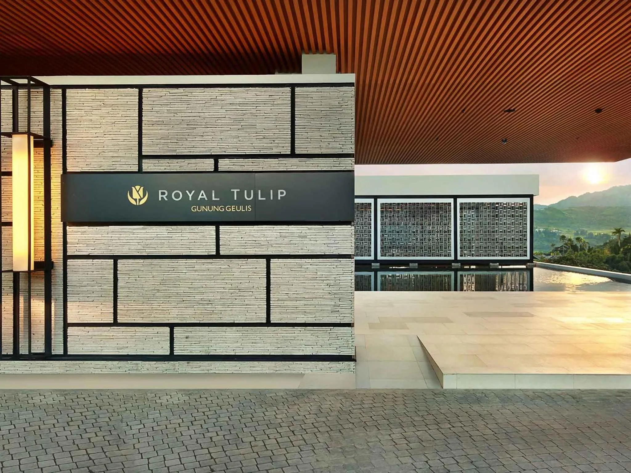 Lobby or reception in Royal Tulip Gunung Geulis Resort and Golf