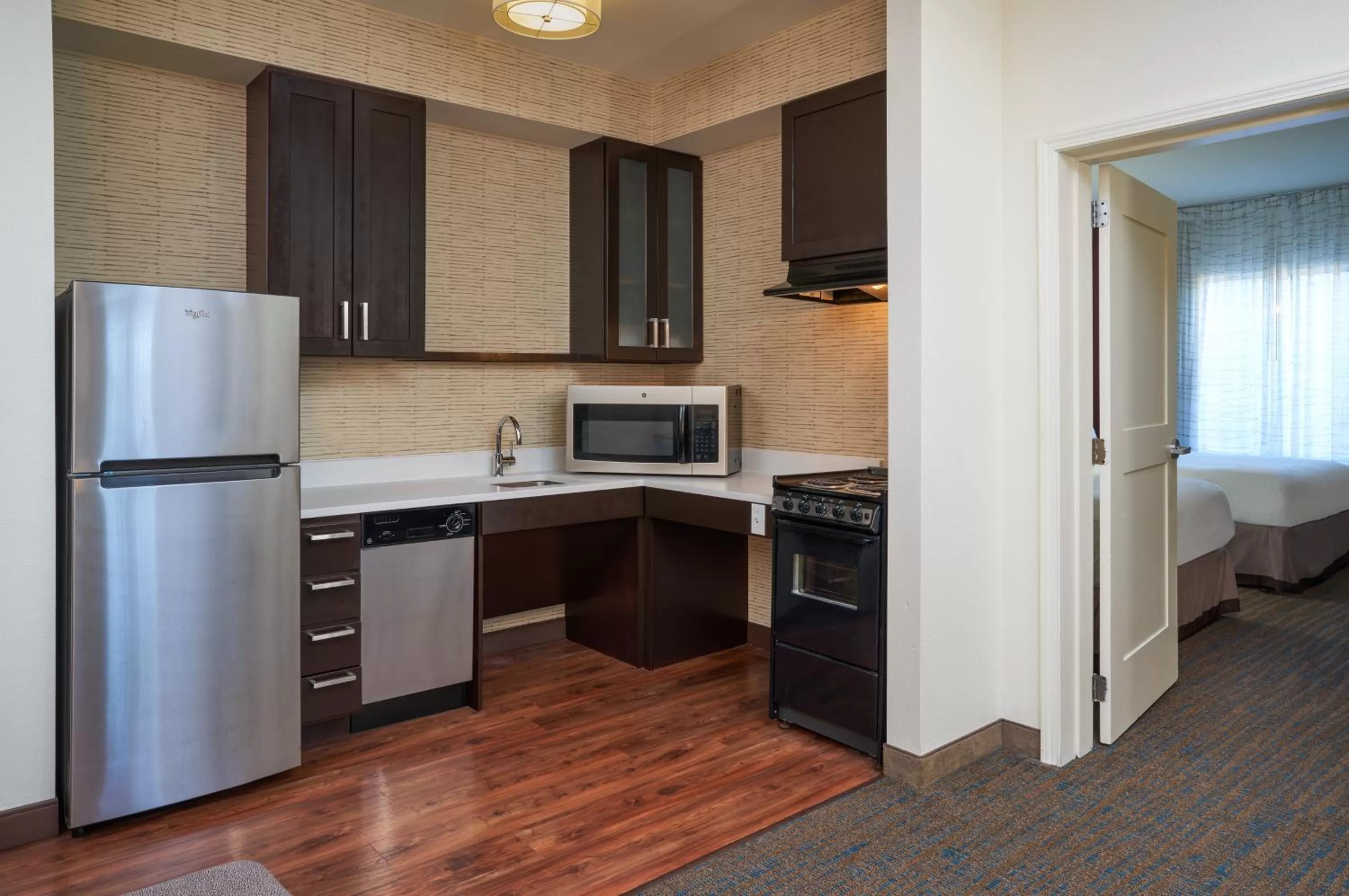 Kitchen or kitchenette in Residence Inn by Marriott Philadelphia Airport