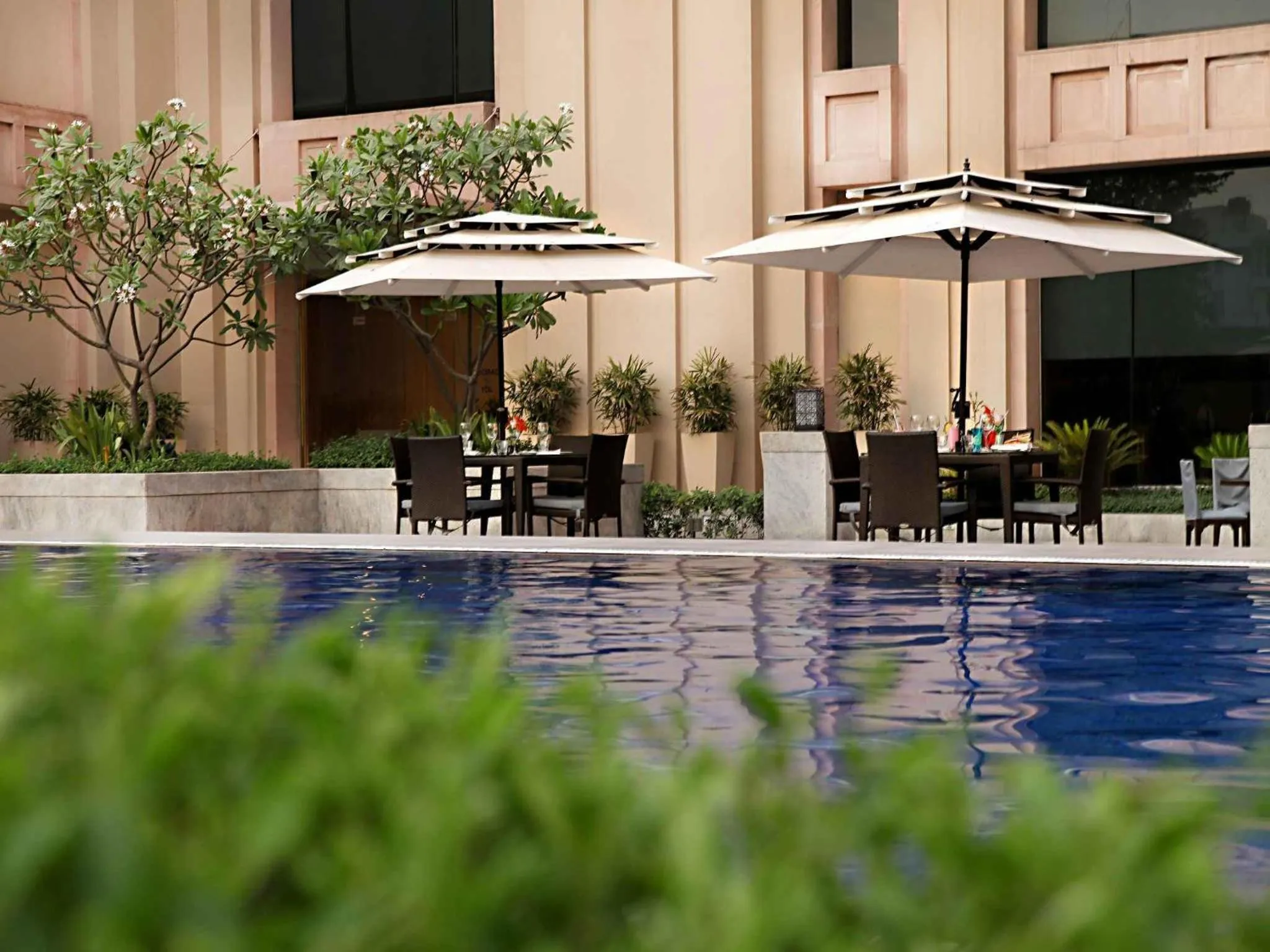 Swimming pool in The Metropolitan Hotel & Spa New Delhi