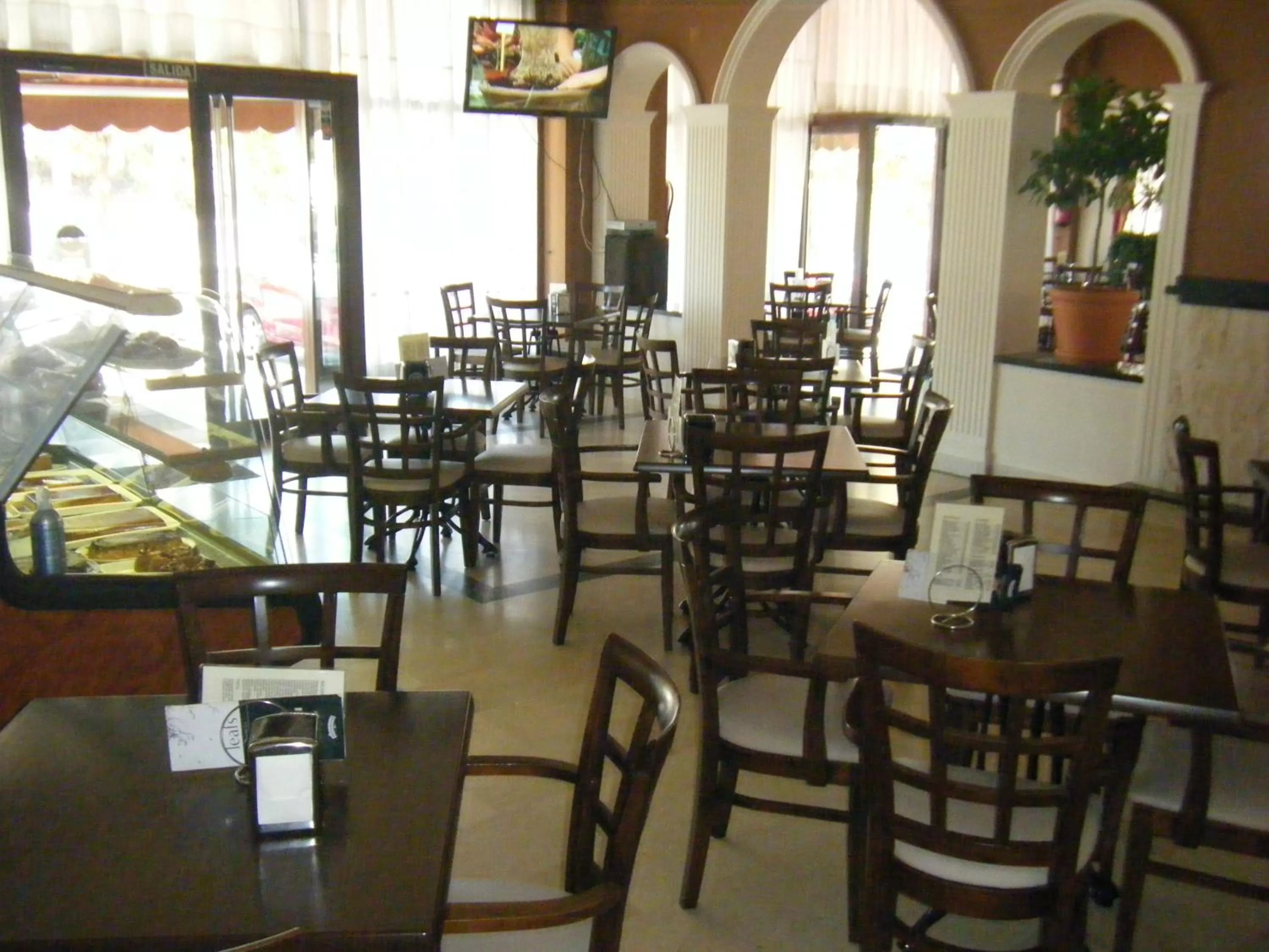 Restaurant/places to eat in Hotel Mirador