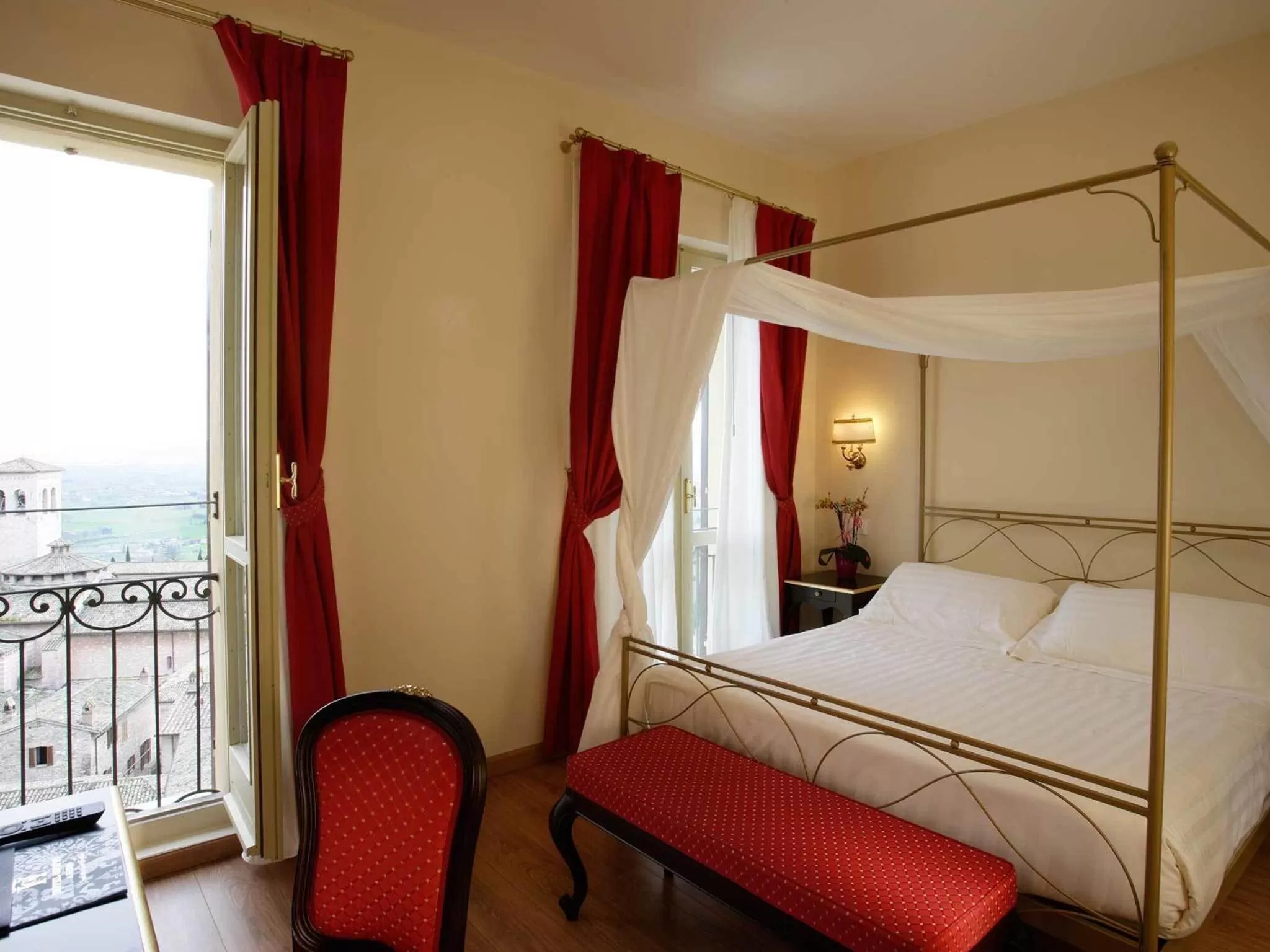 Spring, Bed in Giotto Hotel & Spa