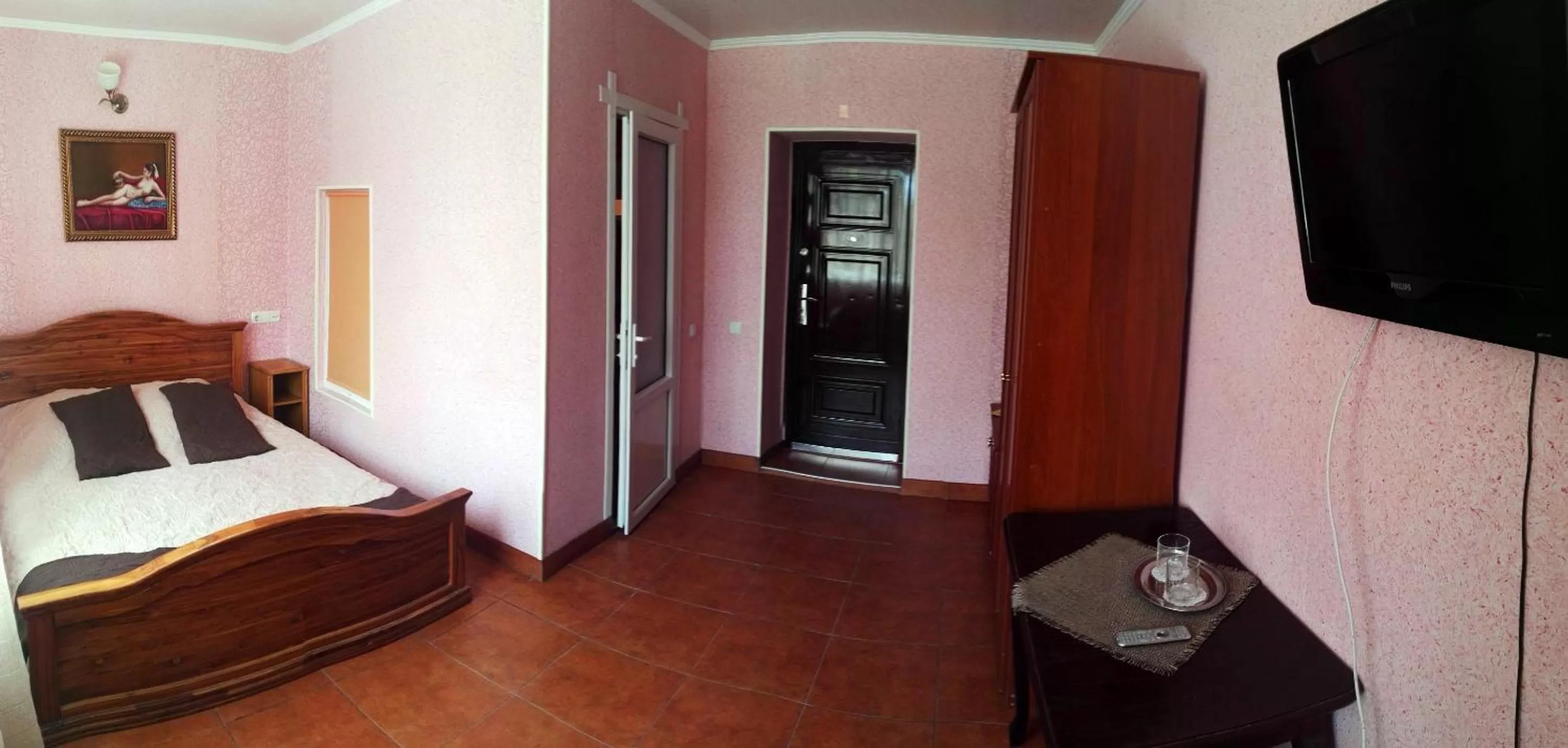 Bed in Monte-Kristo Hotel