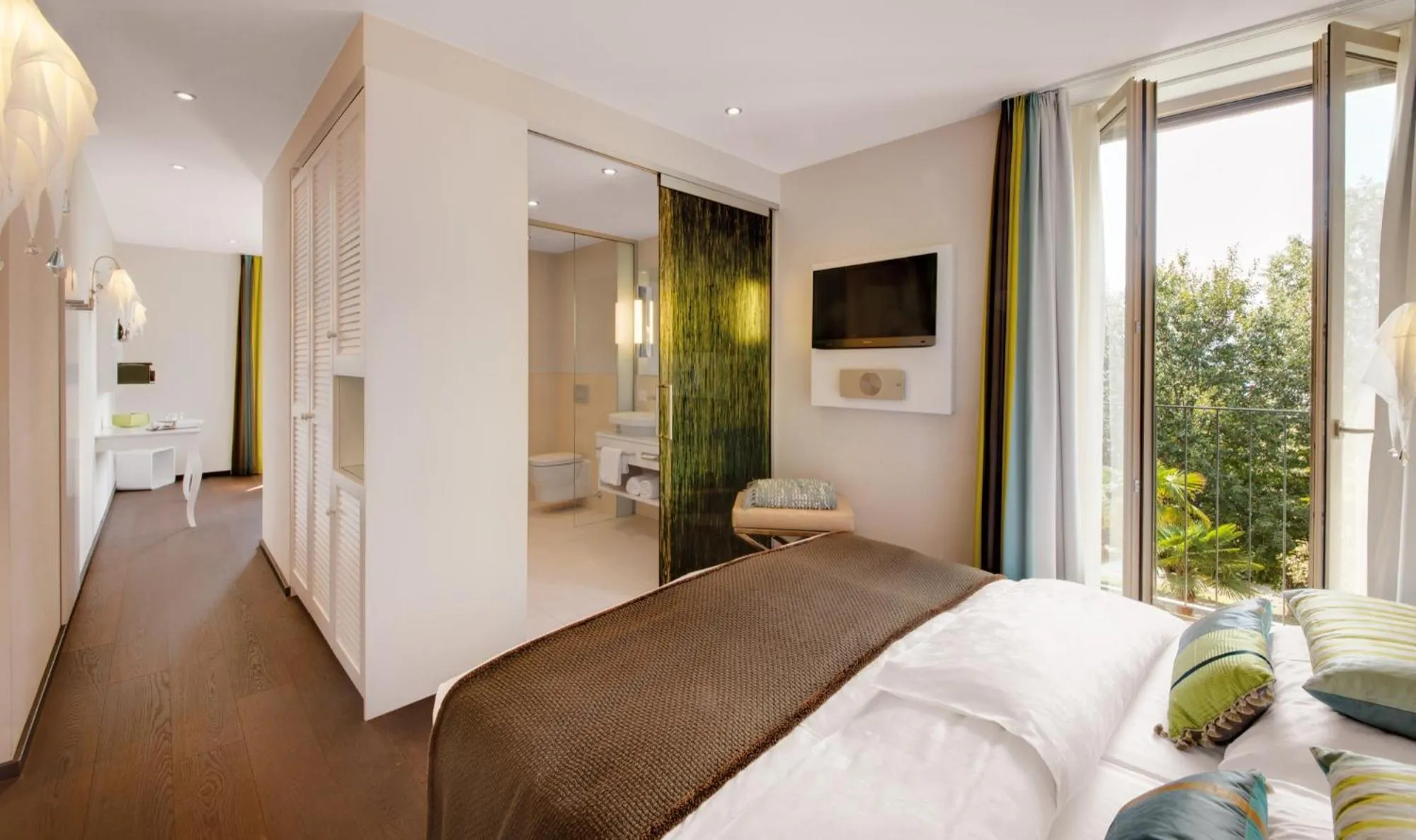 Staff, Bed in Giardino Lago