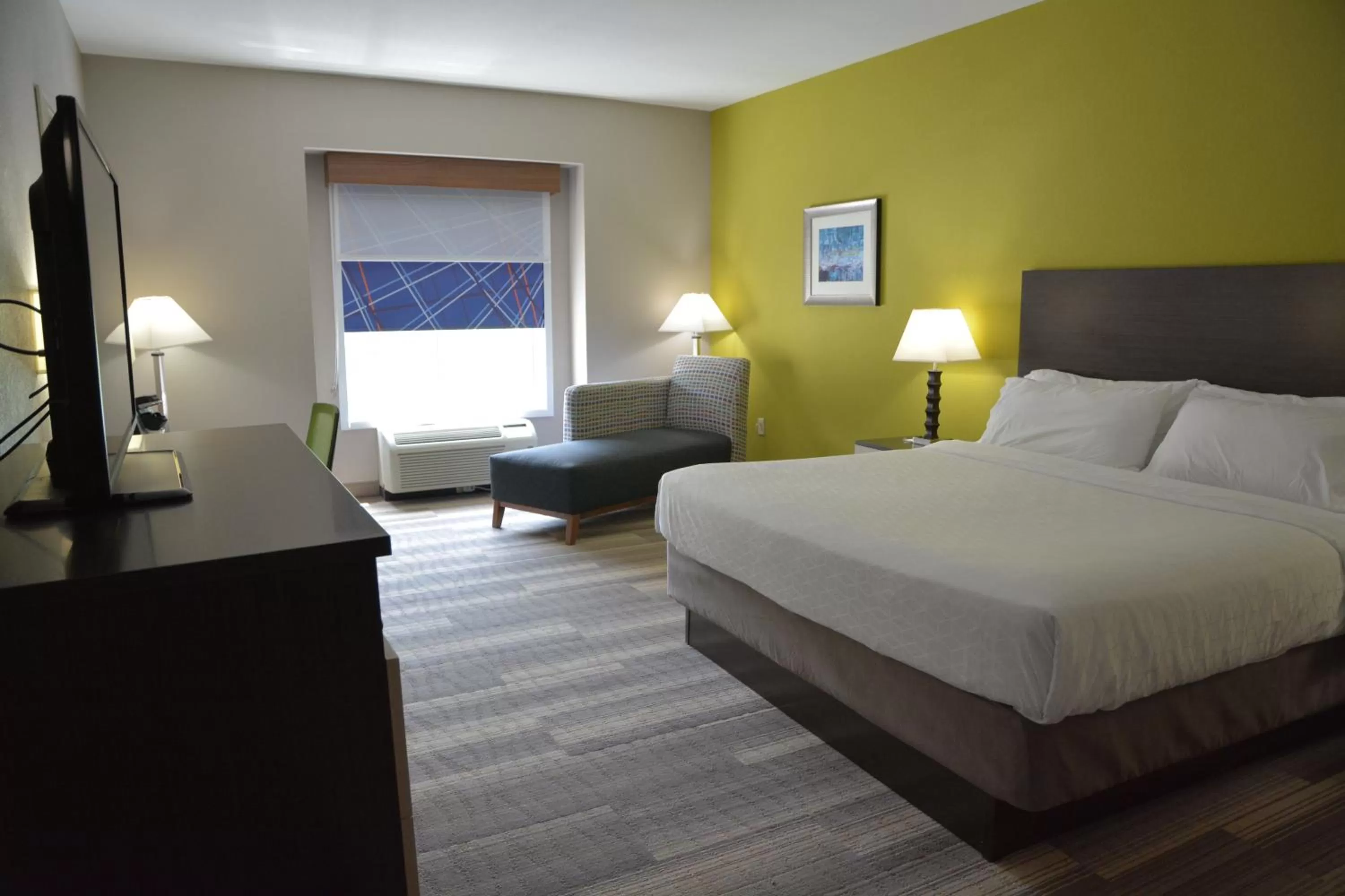 Photo of the whole room, Bed in Holiday Inn Express & Suites Caryville by IHG