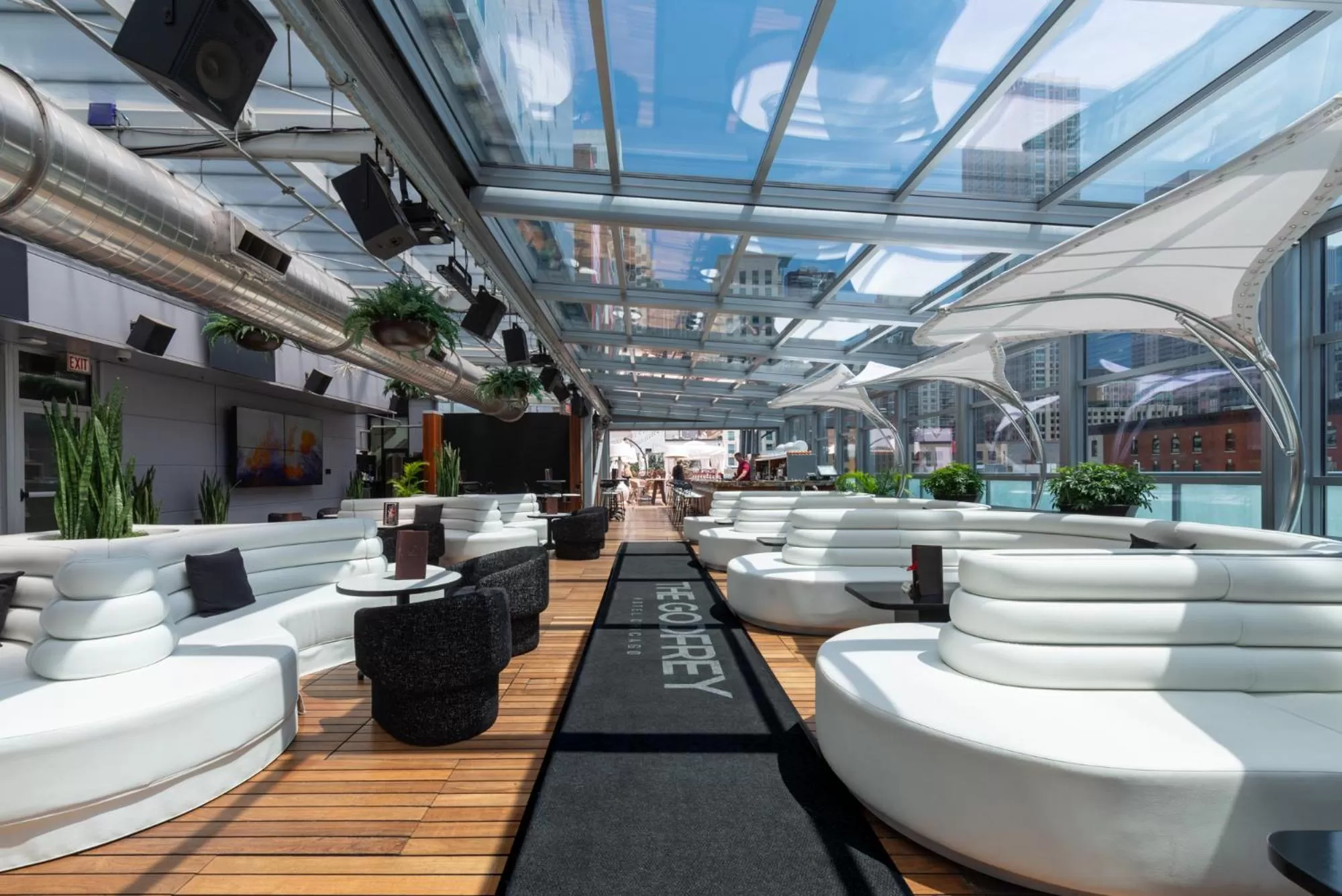 Lounge or bar in Godfrey Hotel Chicago