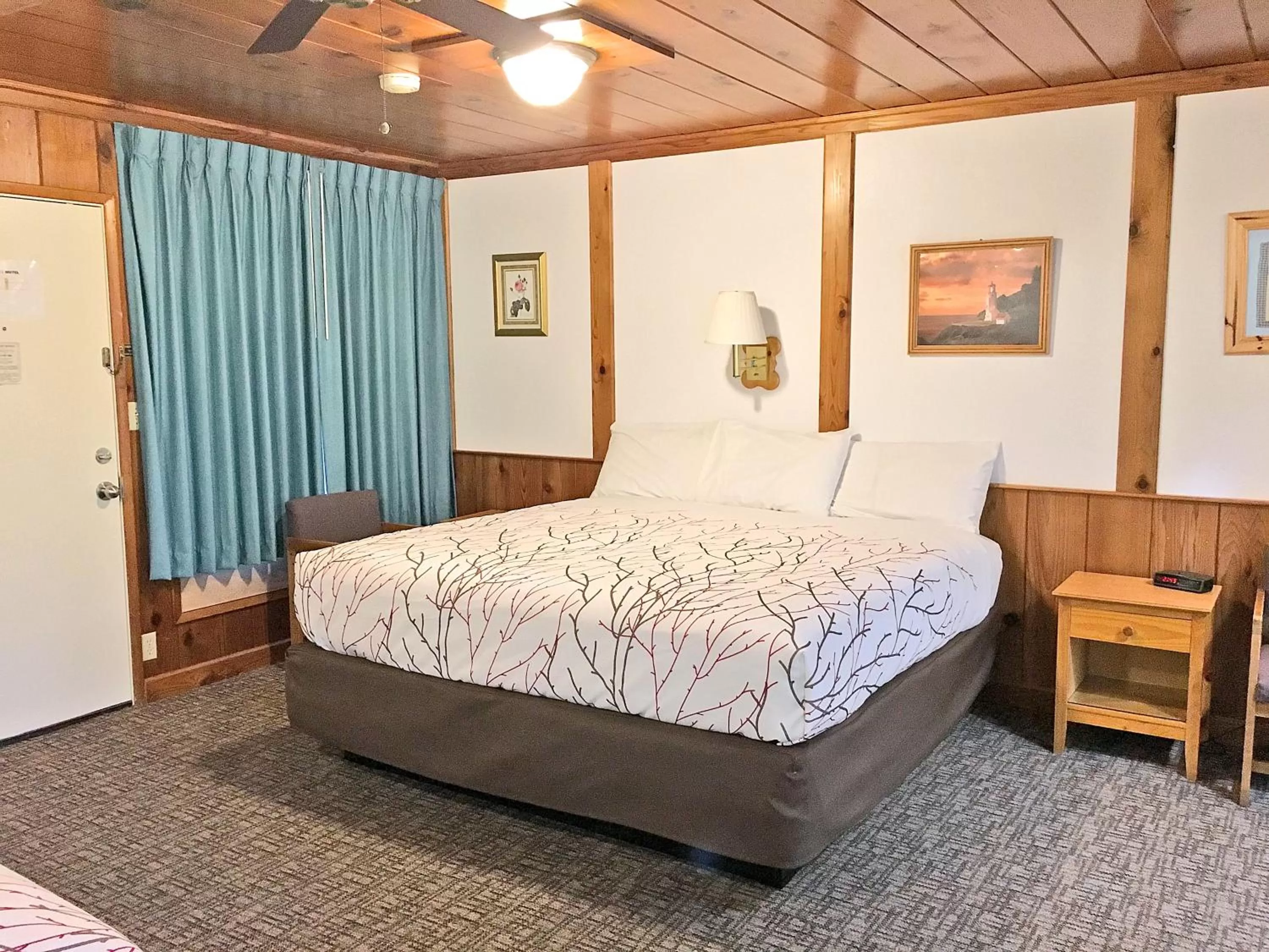 Bed in Park Motel and Cabins