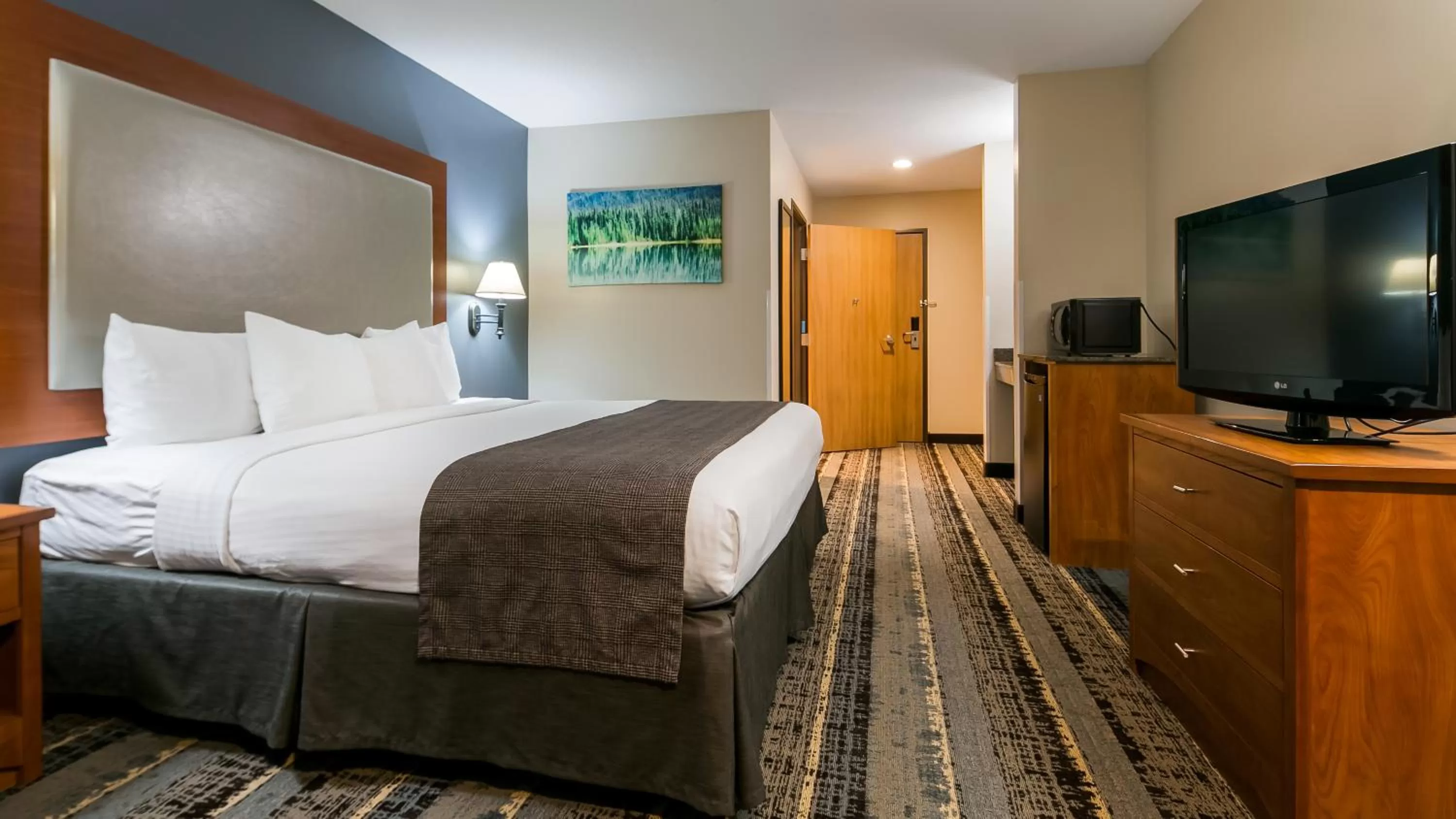 Bed in Best Western Newberg Inn