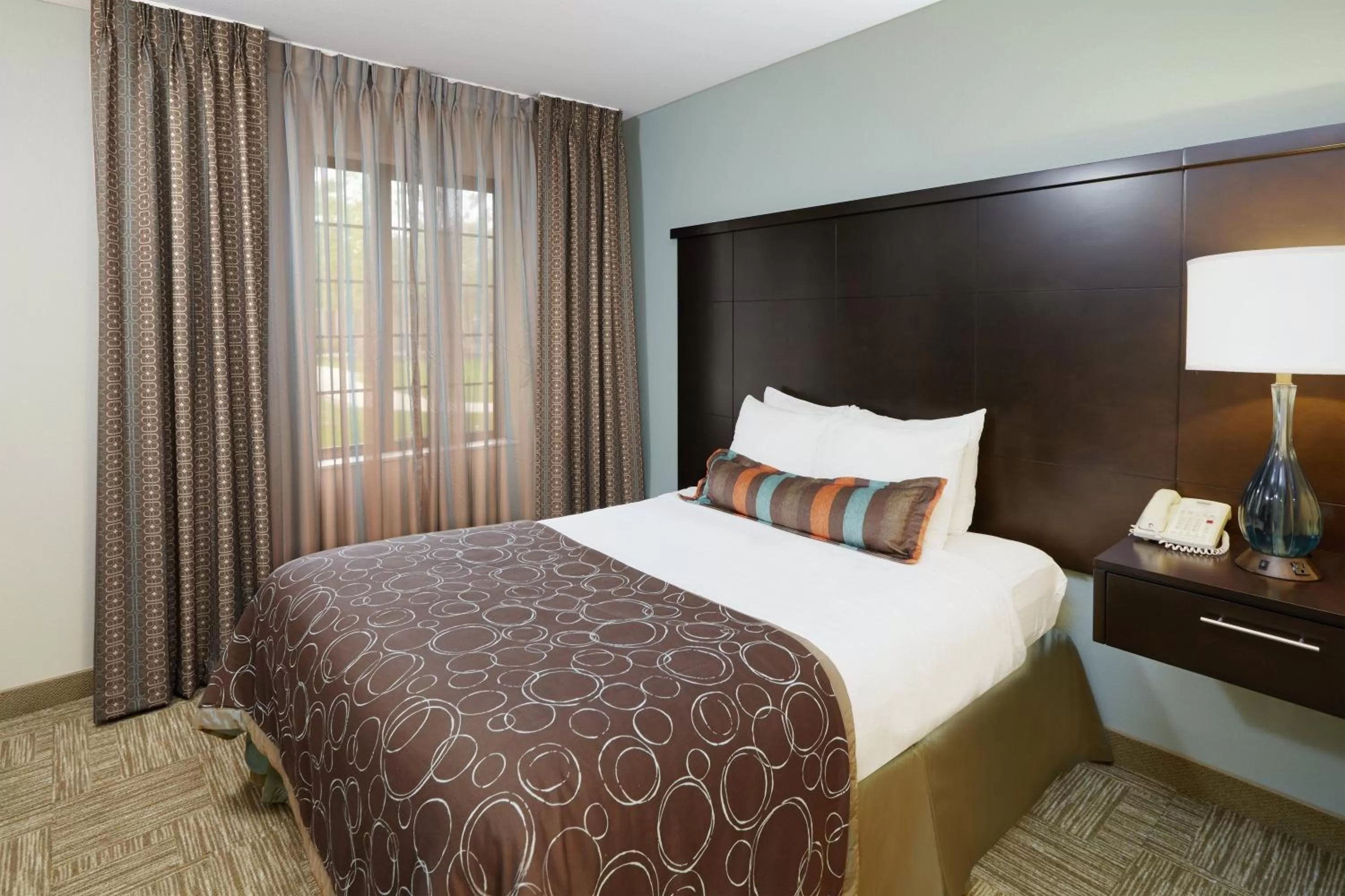 Photo of the whole room, Bed in Staybridge Suites Glenview by IHG