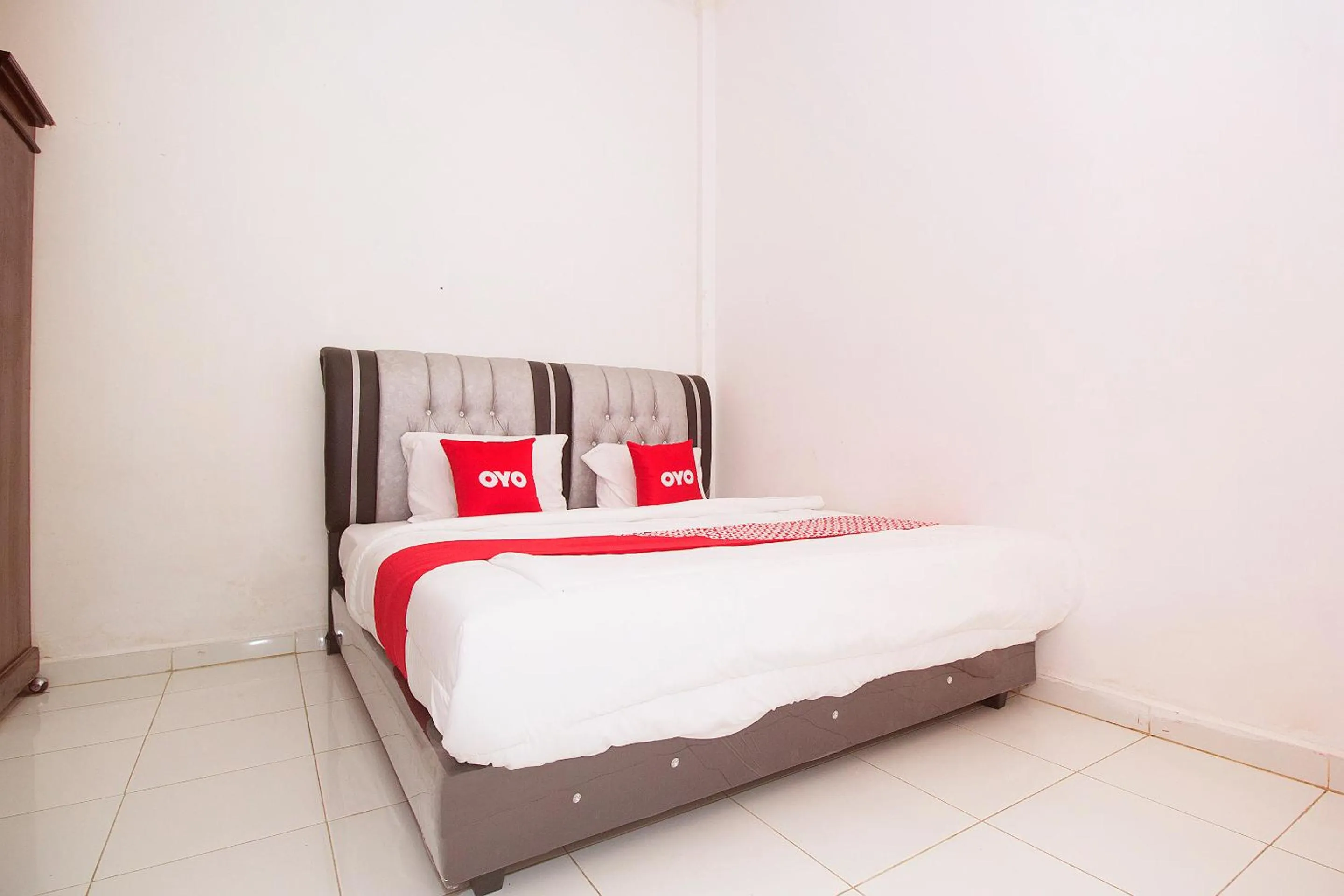 Bedroom, Bed in Hotel O Jasmine Kost Syariah