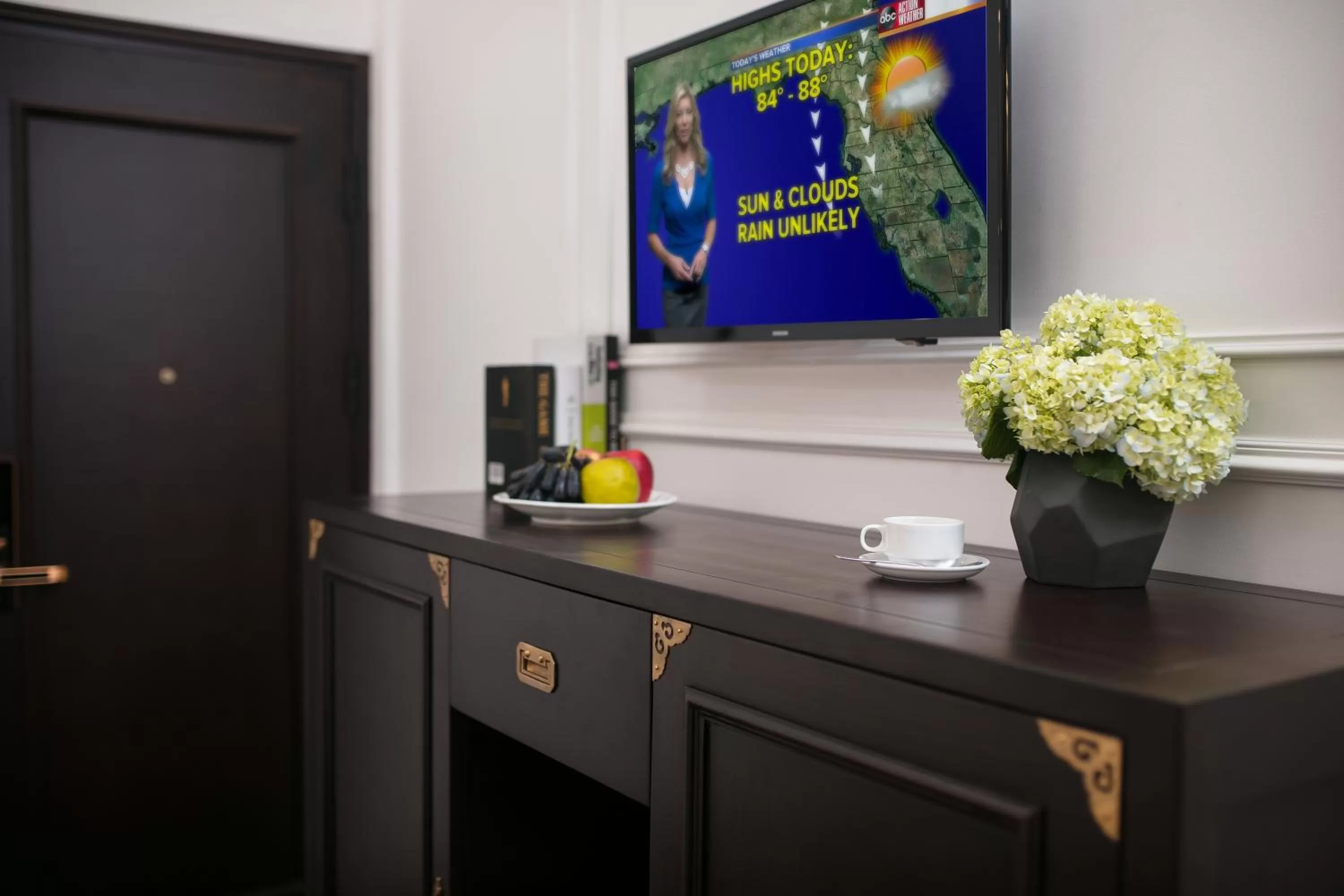 TV and multimedia in Golden Rooster Hotel