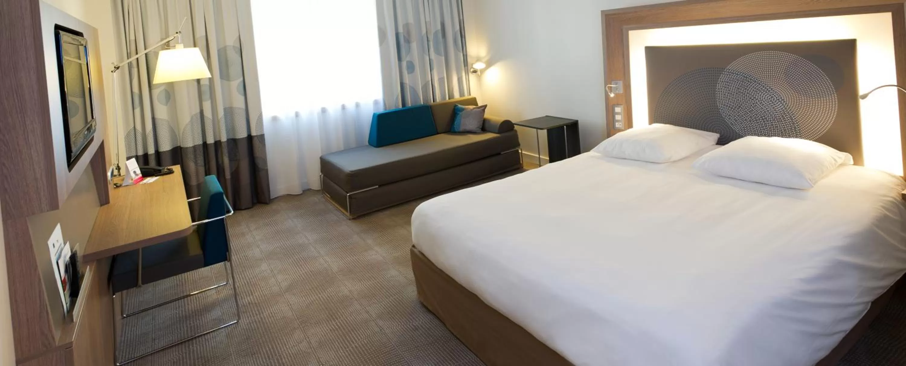 Bed in Novotel Brussels Airport