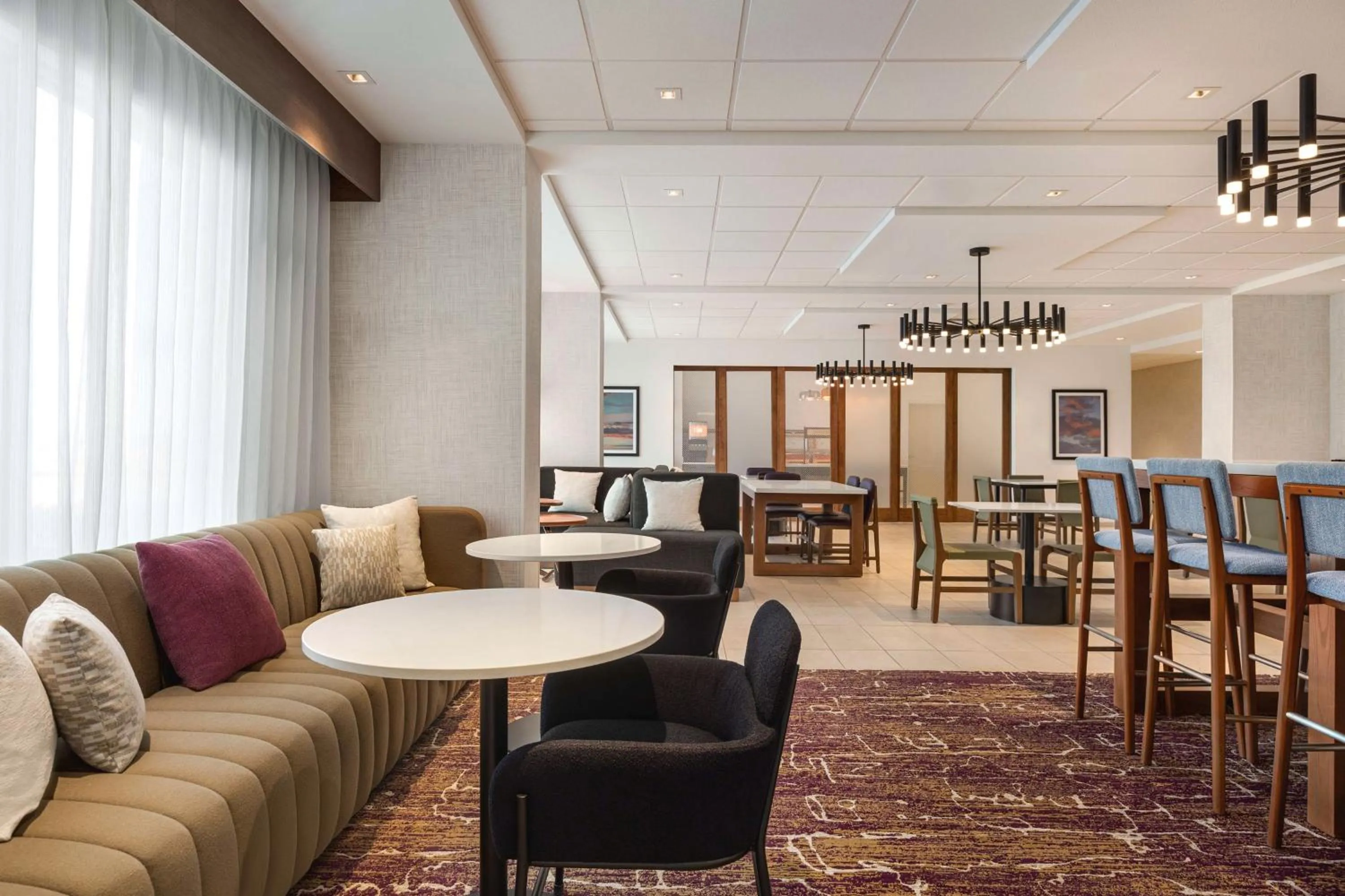 Communal lounge/ TV room in Hampton Inn Stockton, Ca