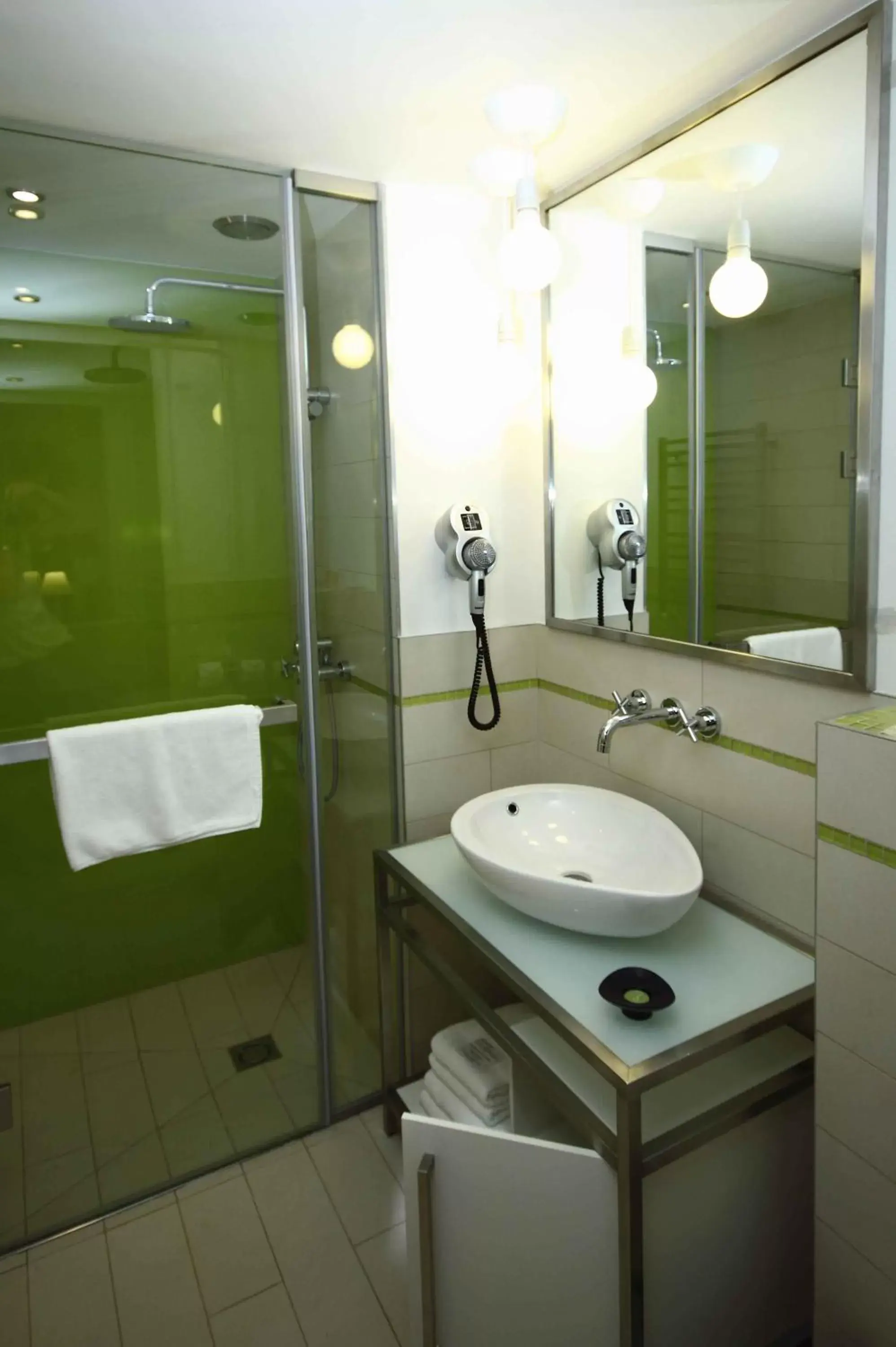 Superior Double or Twin Room in Pure White Superior Double or Twin Room in Pure White