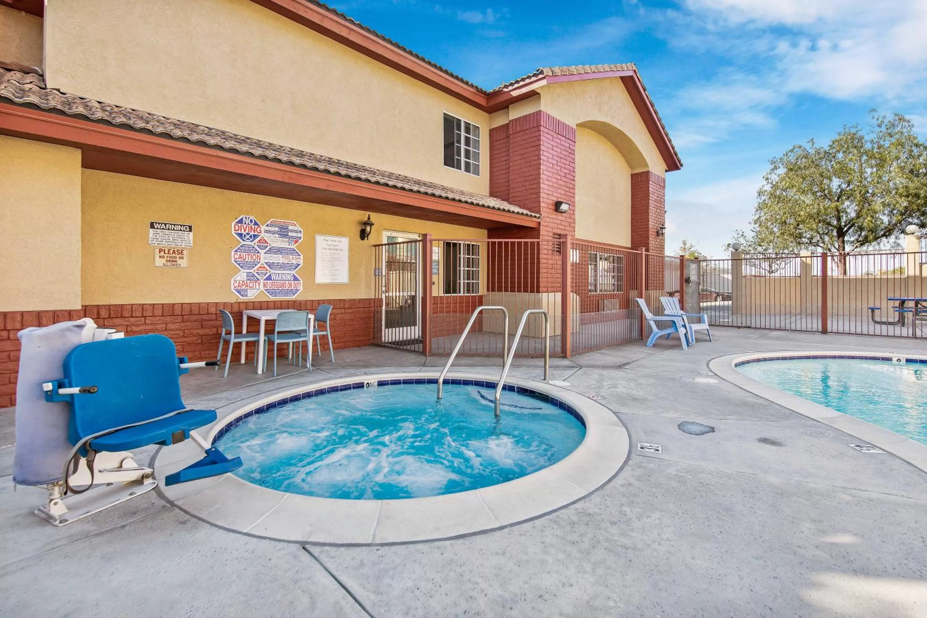 Spa and wellness centre/facilities, Swimming Pool in SureStay Hotel by Best Western Fontana