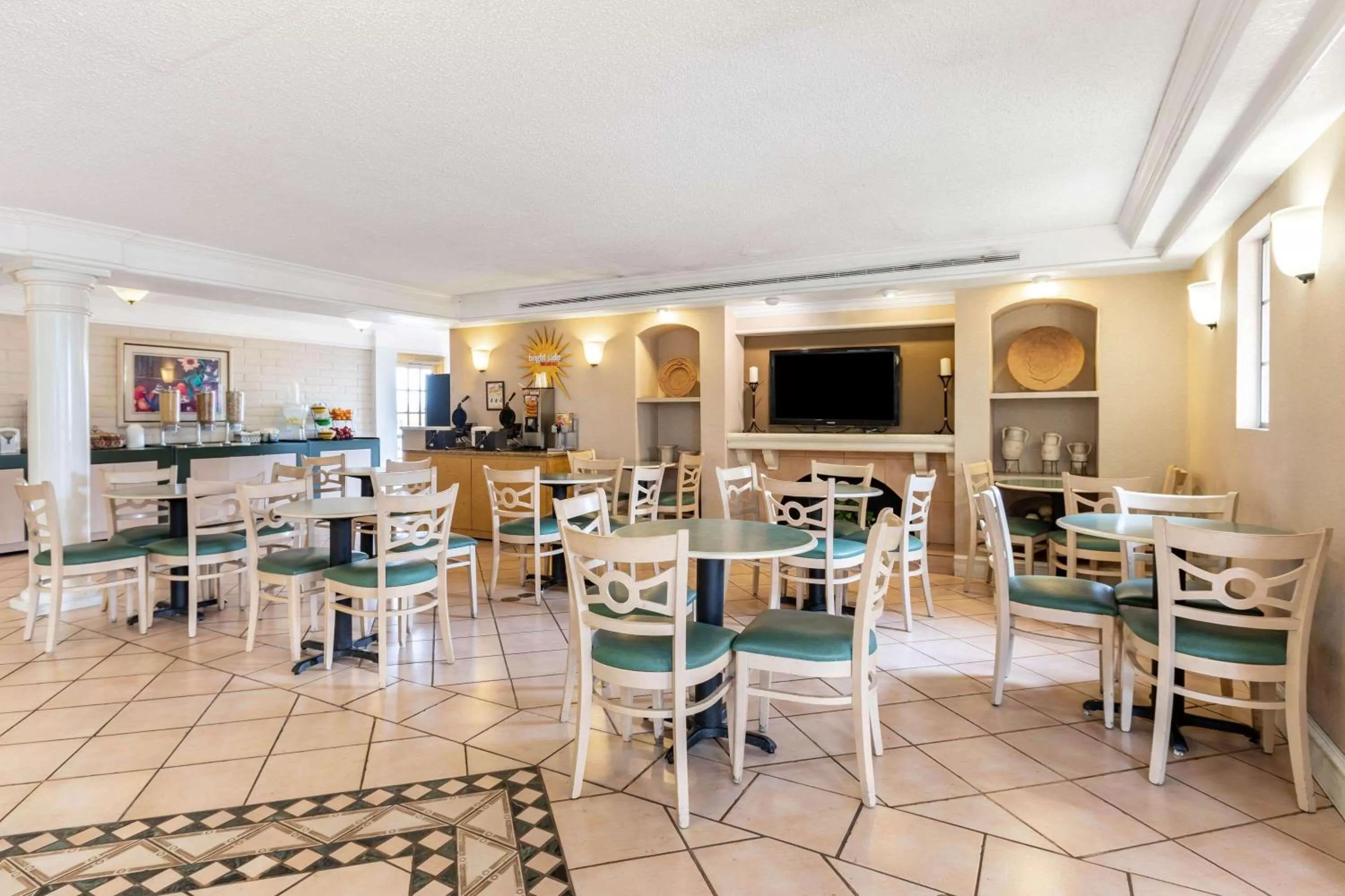 Restaurant/places to eat in La Quinta Inn by Wyndham El Paso West