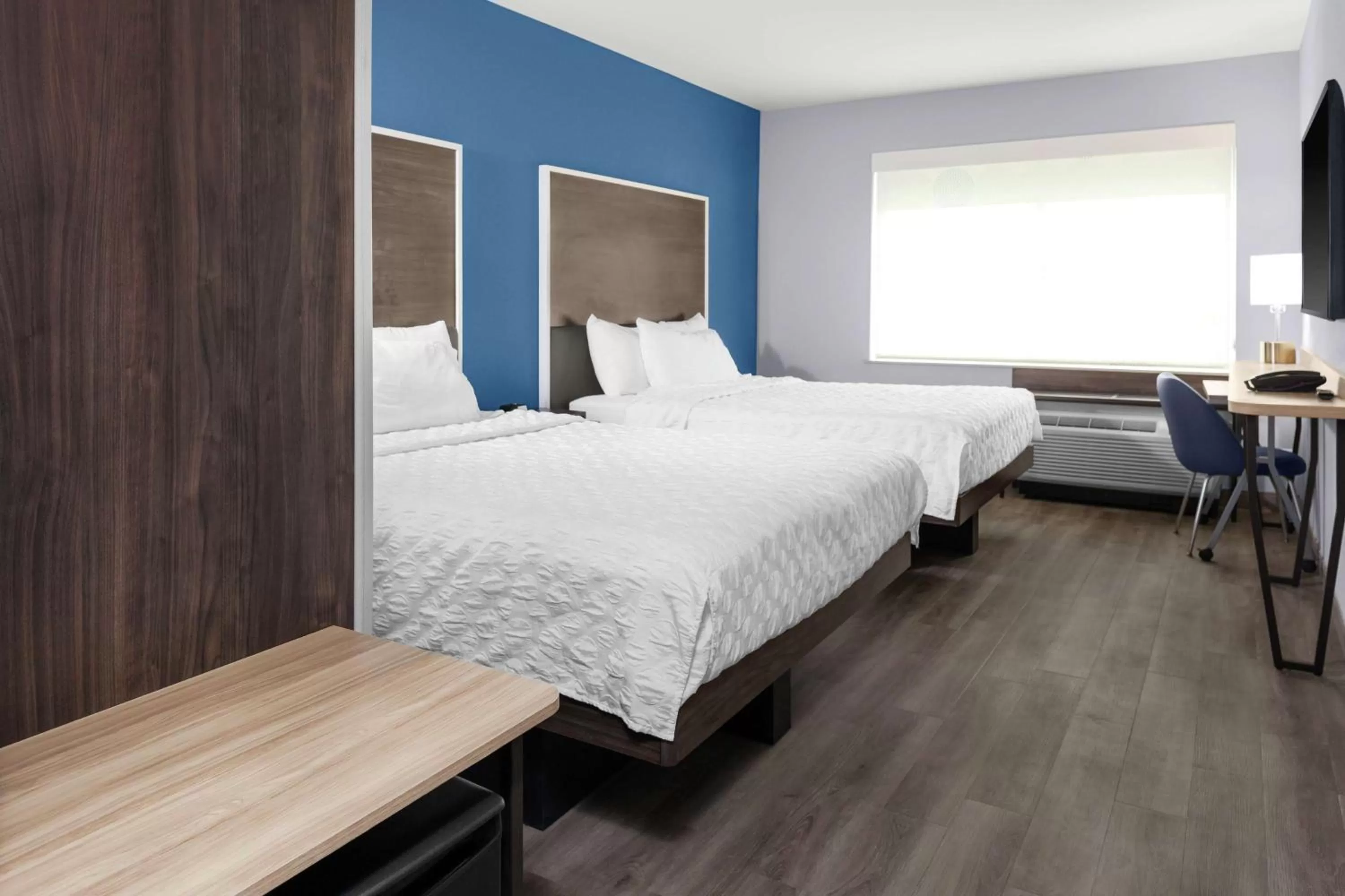 Bedroom, Bed in Tru By Hilton Gilbert