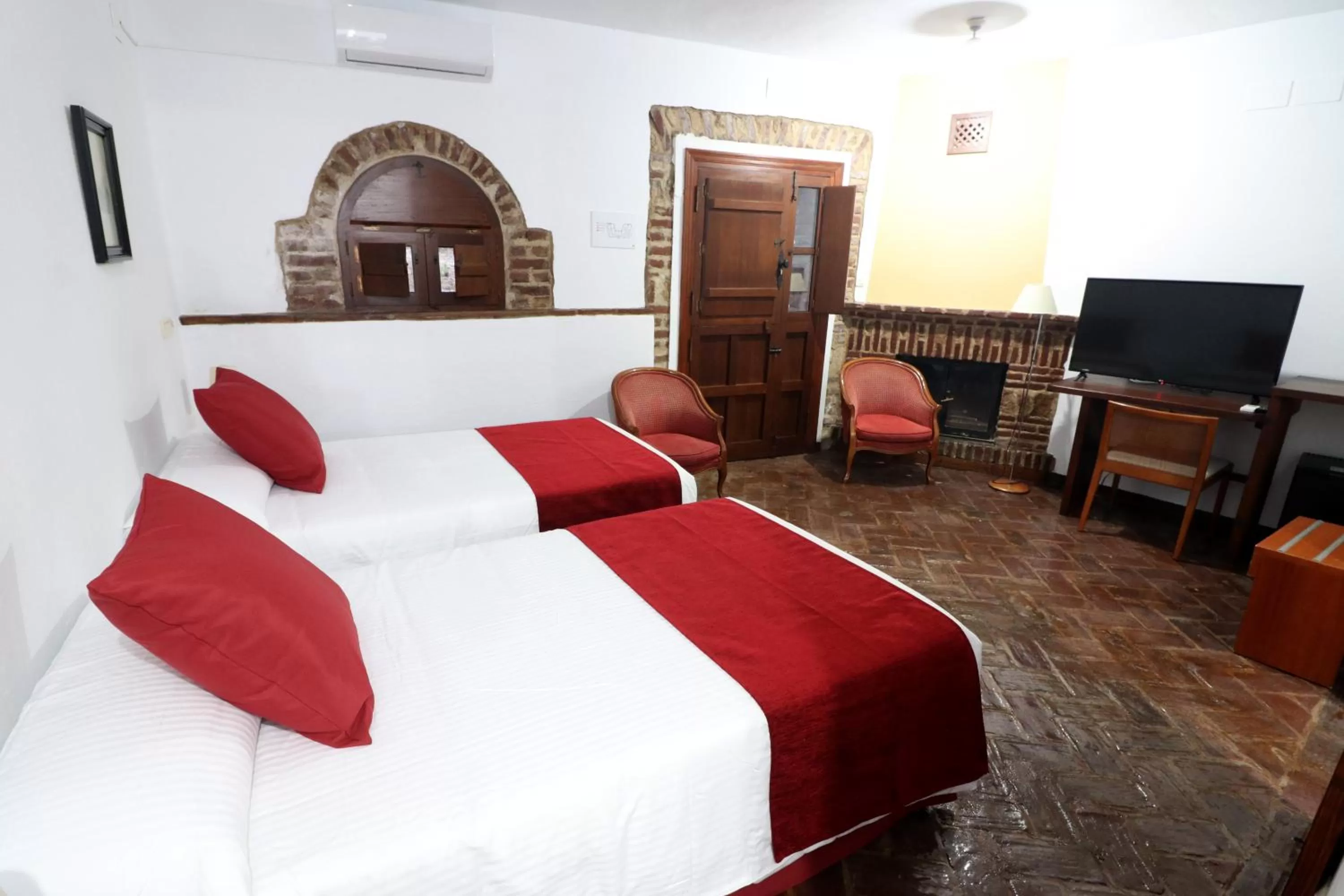 Photo of the whole room, Bed in Hotel Monasterio de Rocamador