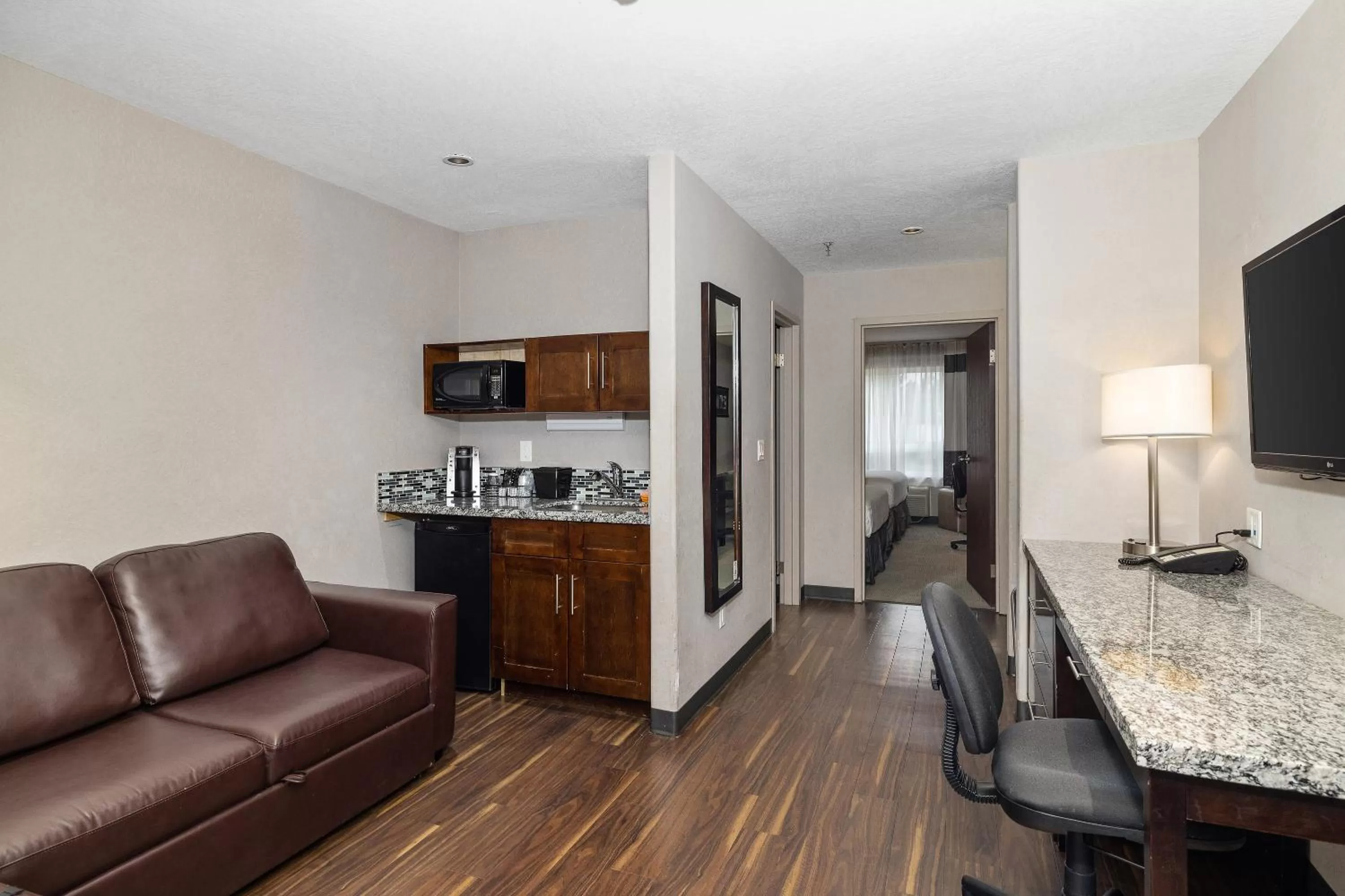 Kitchen or kitchenette in Home Inn & Suites Yorkton