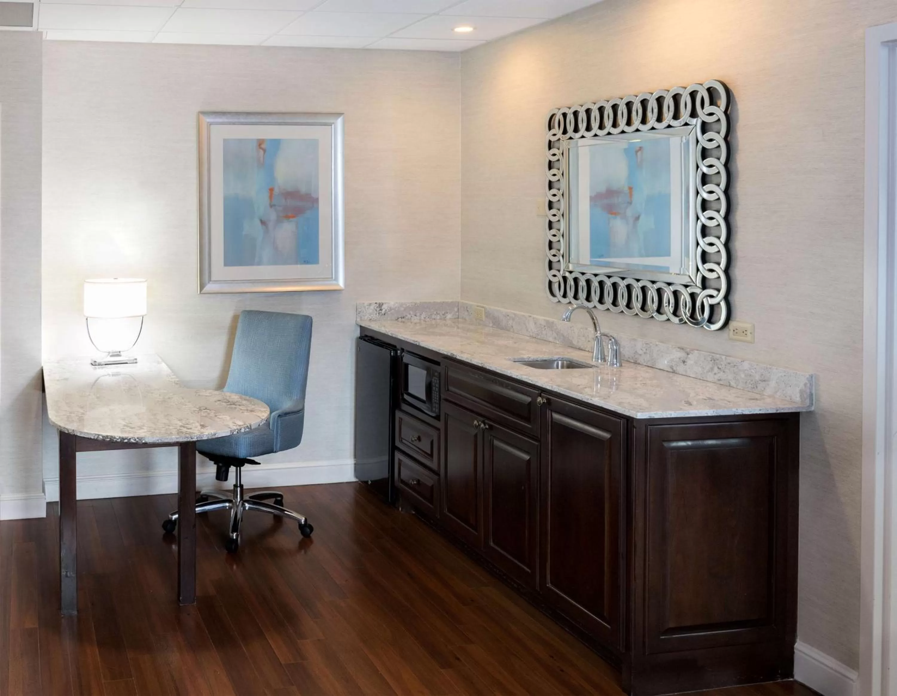 Bed in Hampton Inn & Suites South Park at Phillips Place